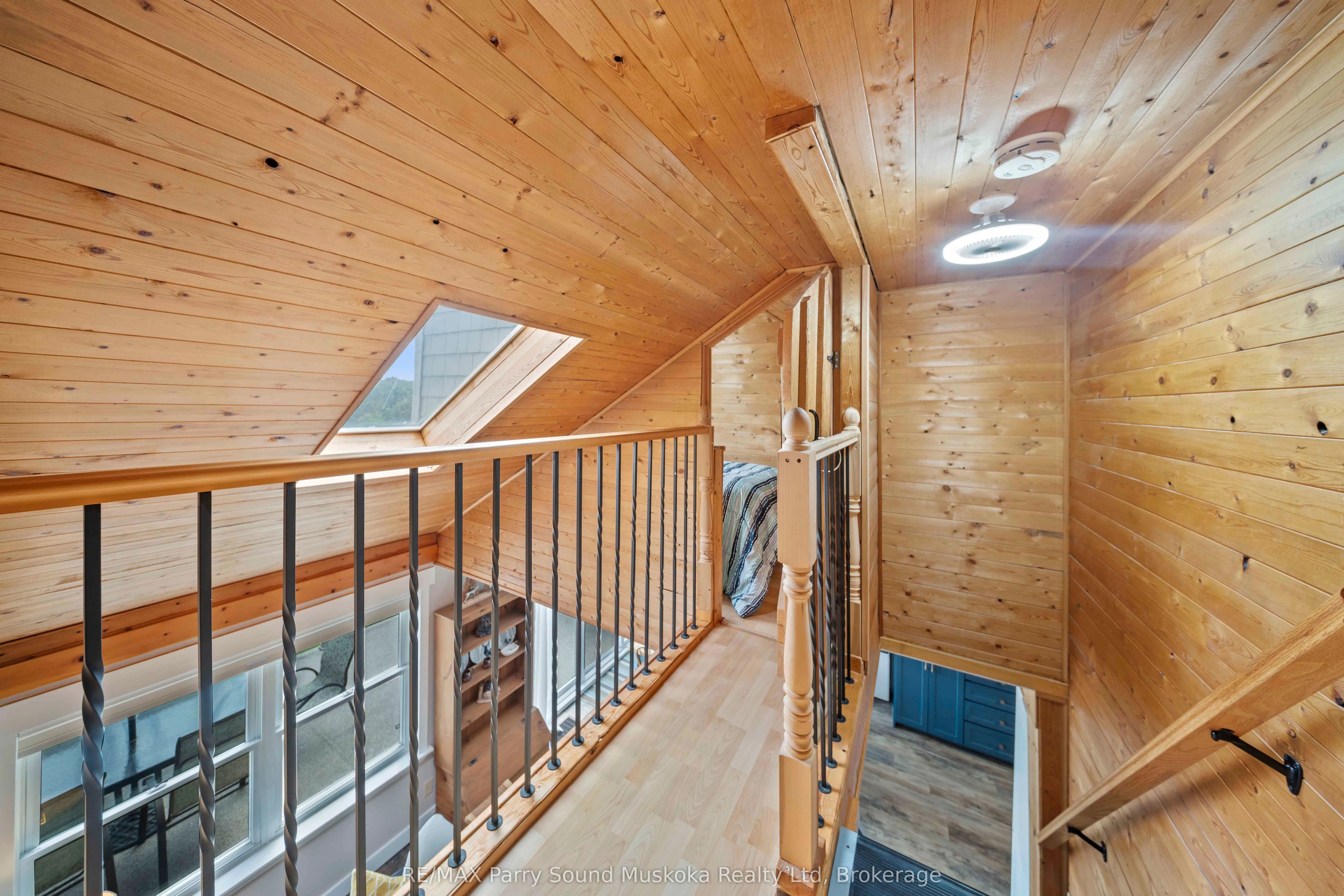16 Golden Horseshoe Lane