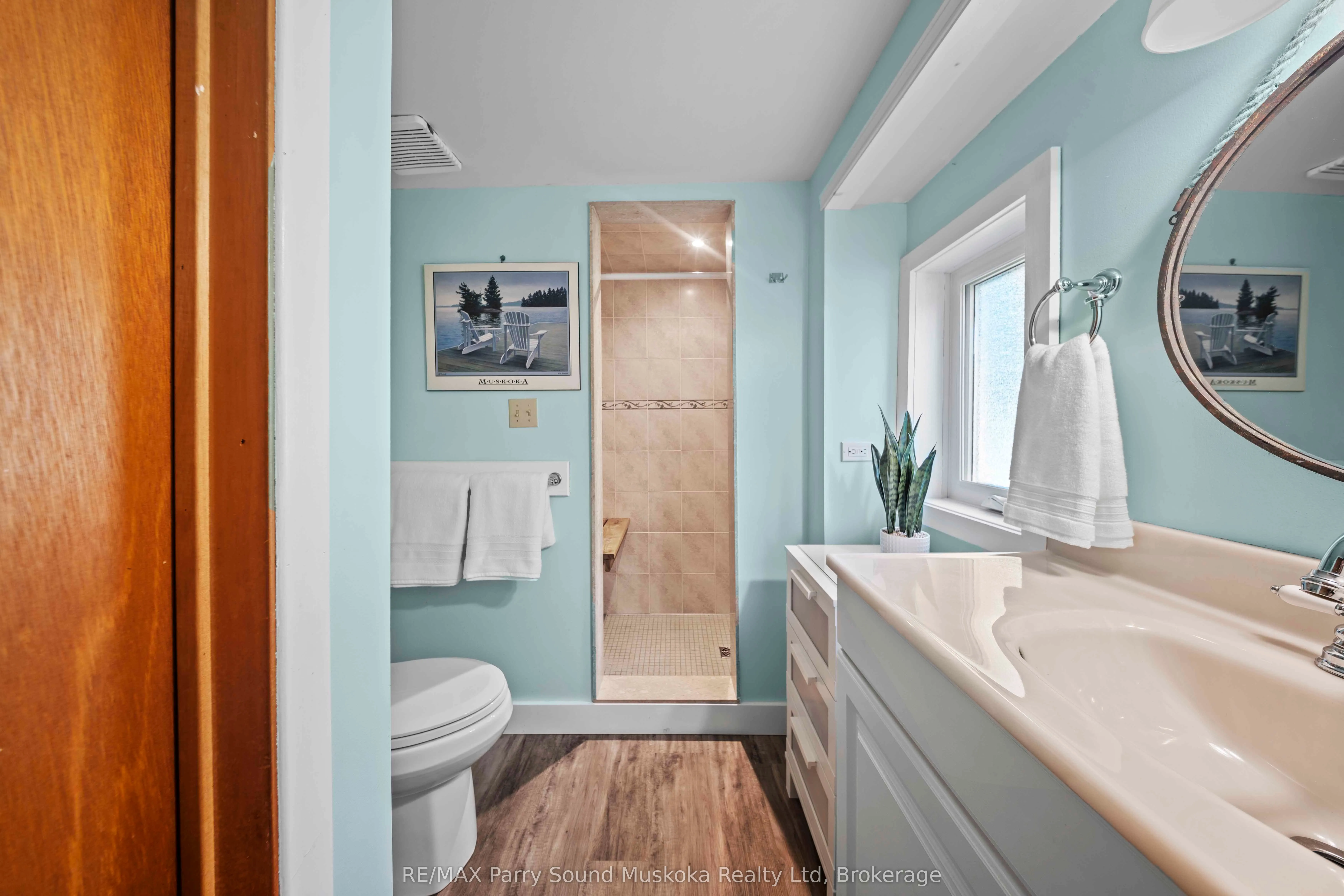 16 Golden Horseshoe Lane