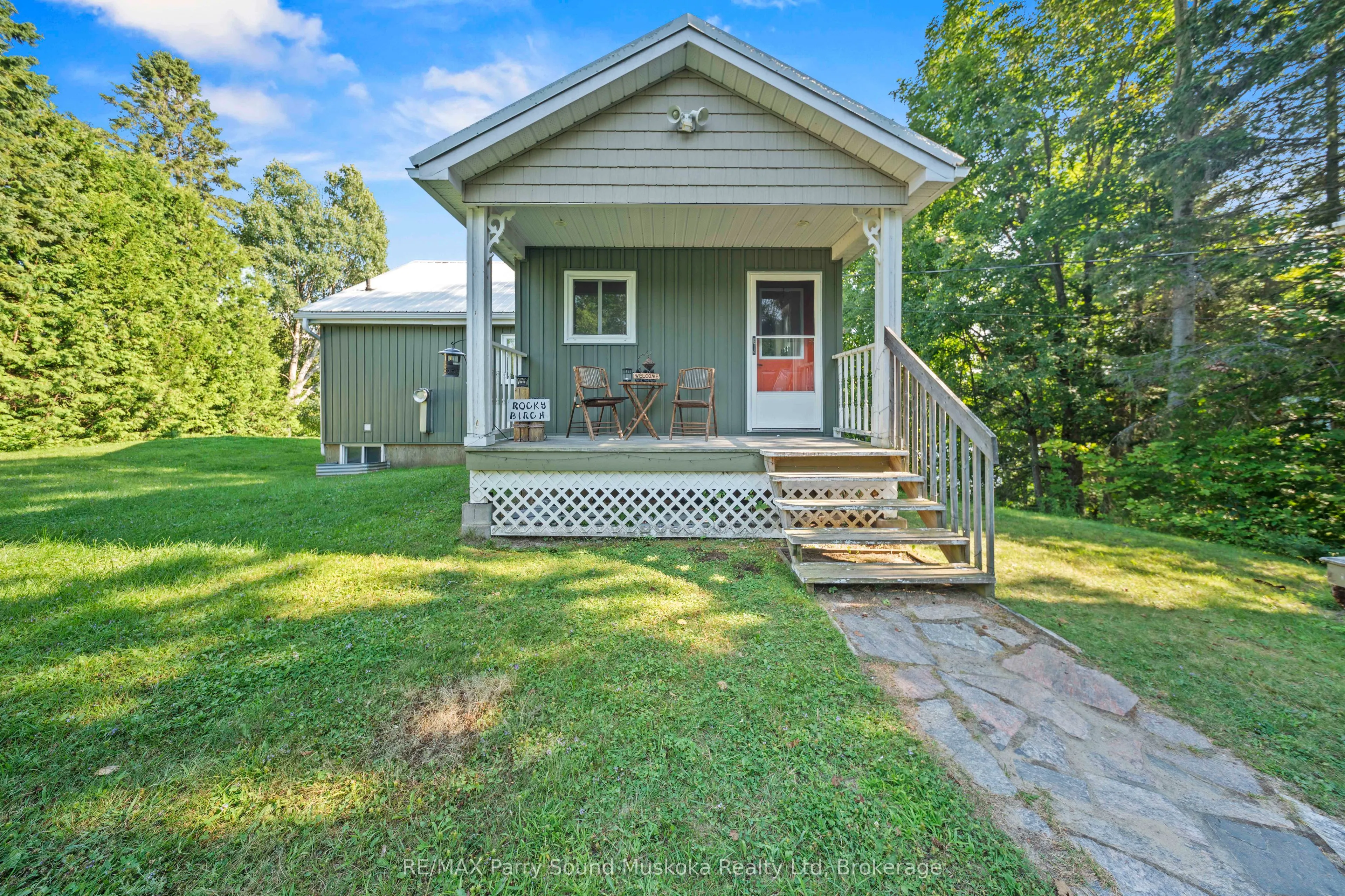 16 Golden Horseshoe Lane