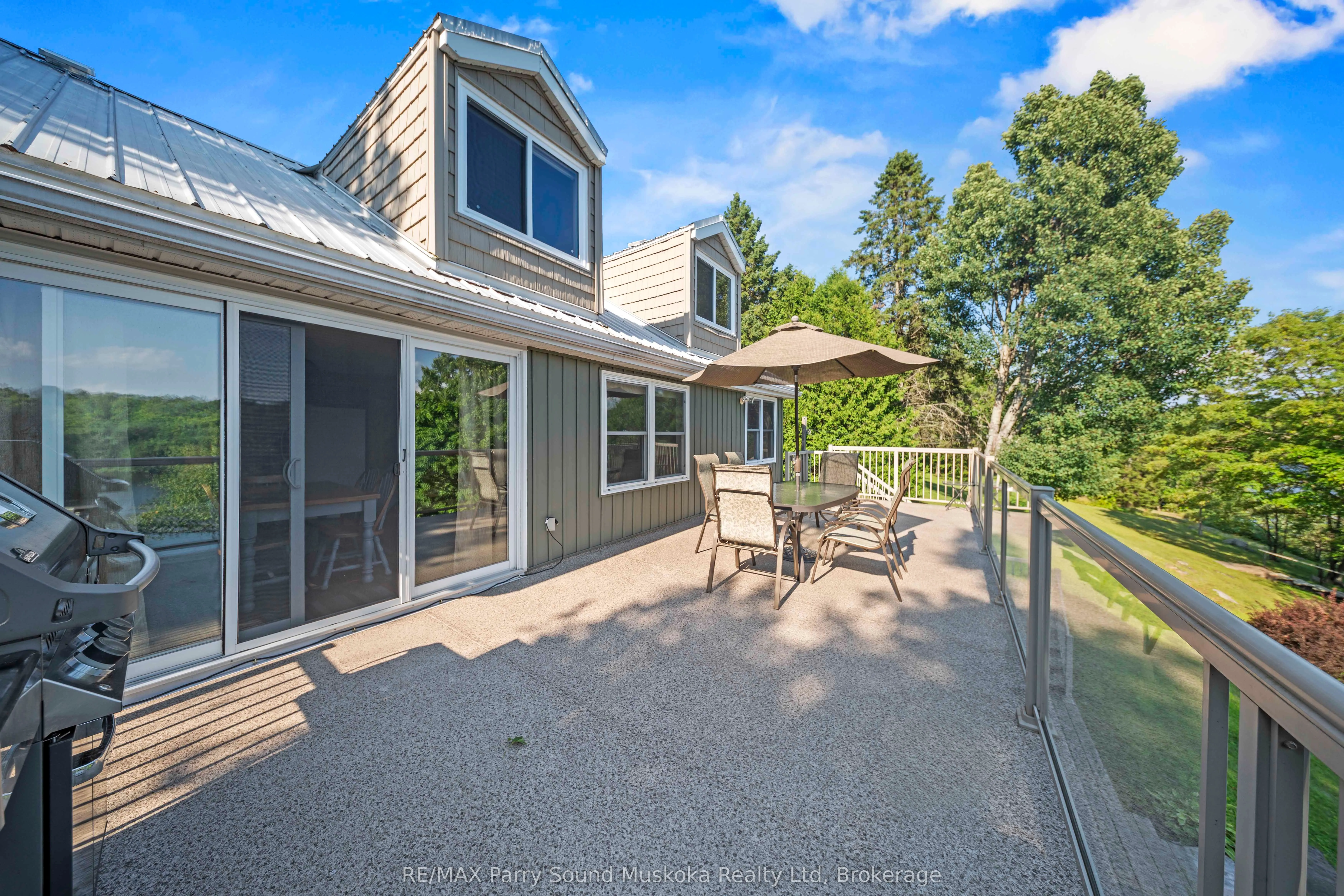 16 Golden Horseshoe Lane