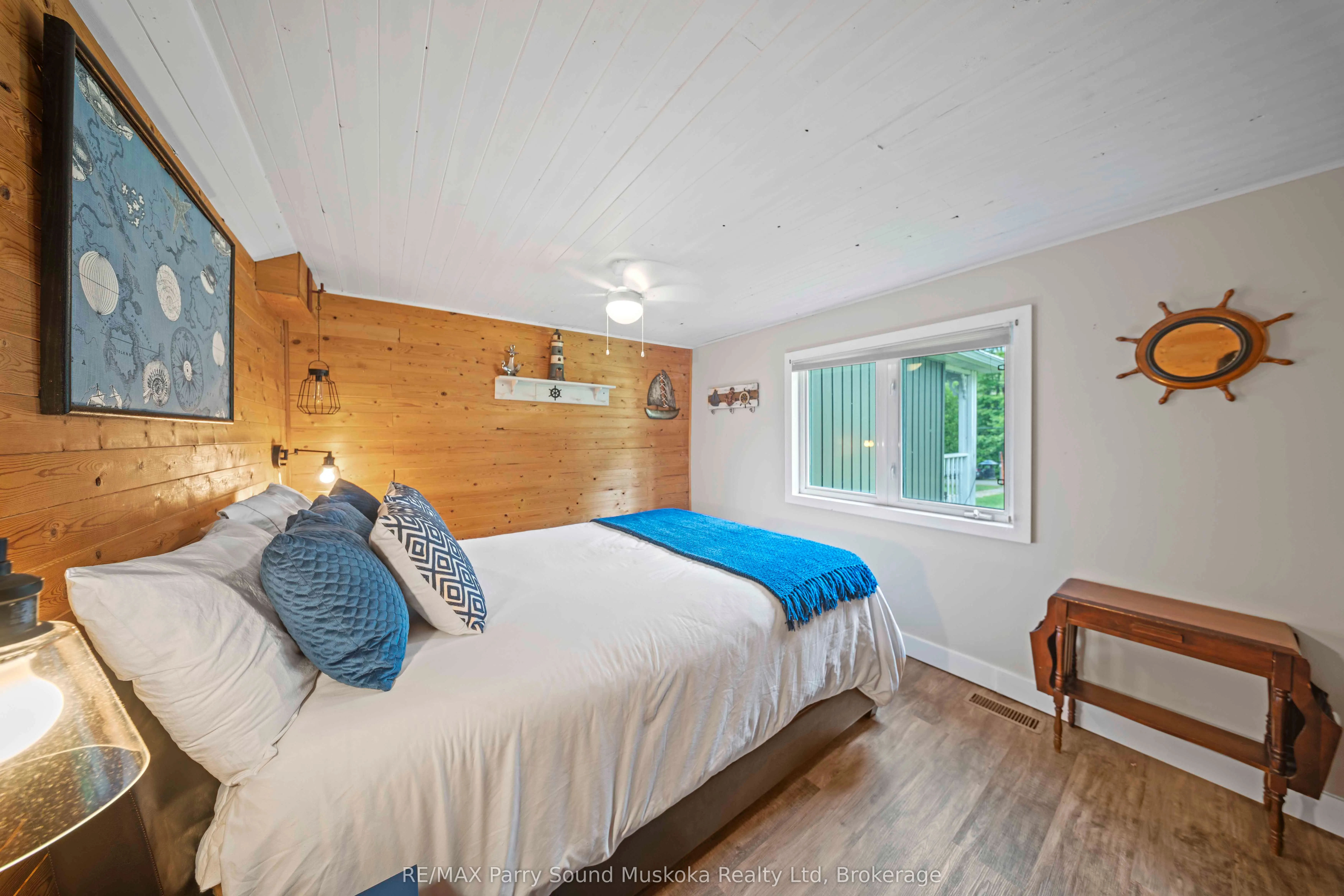 16 Golden Horseshoe Lane