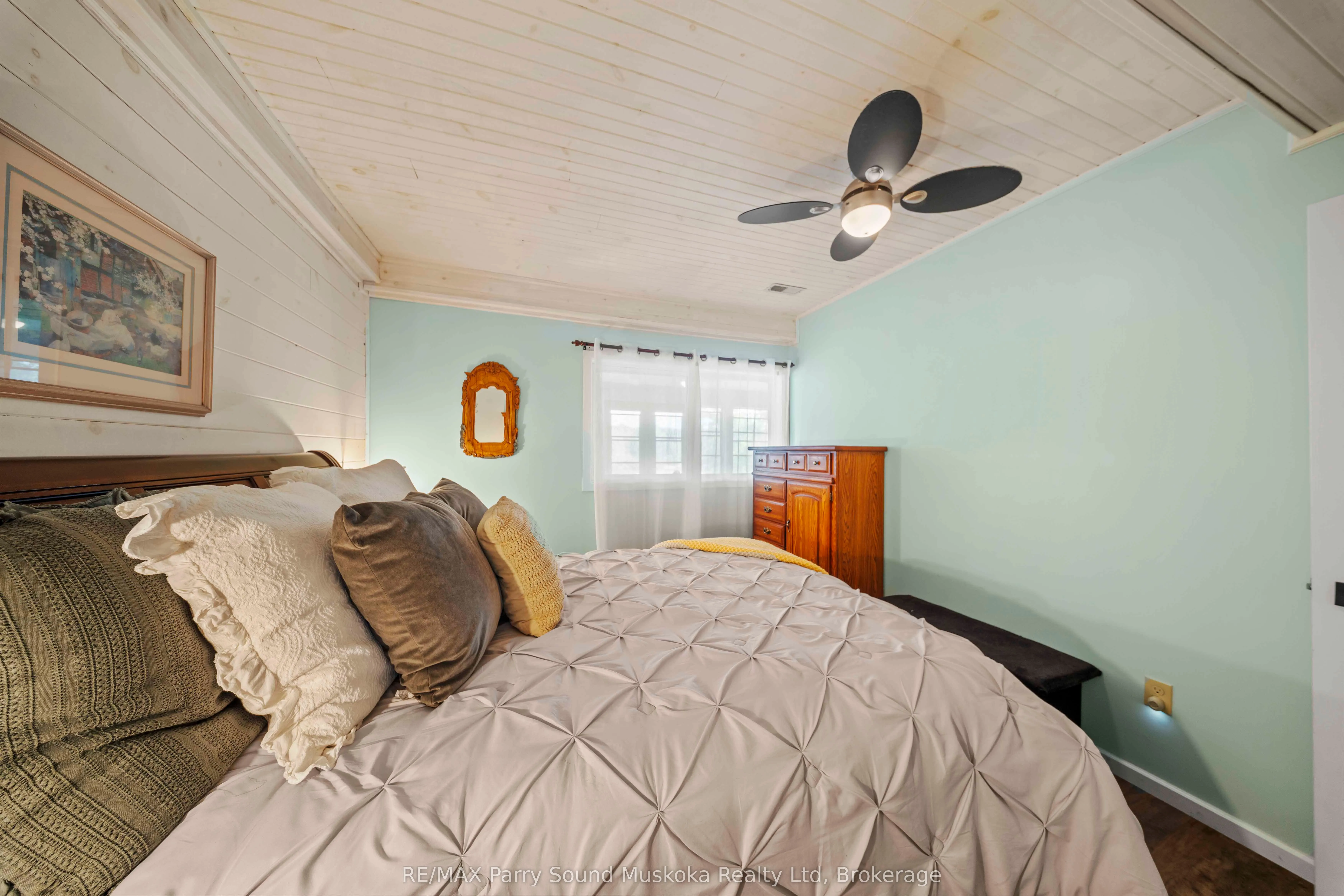 16 Golden Horseshoe Lane