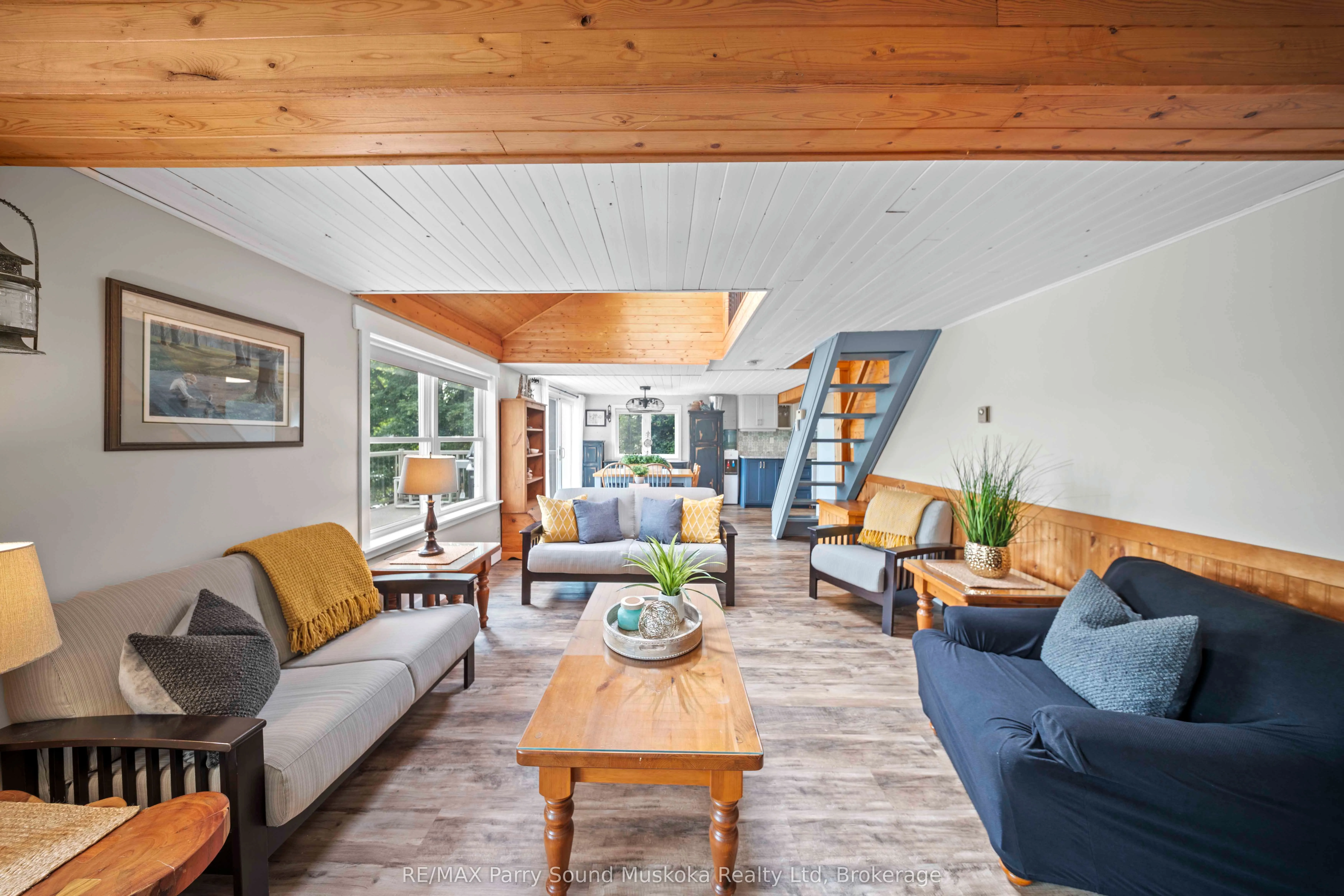 16 Golden Horseshoe Lane