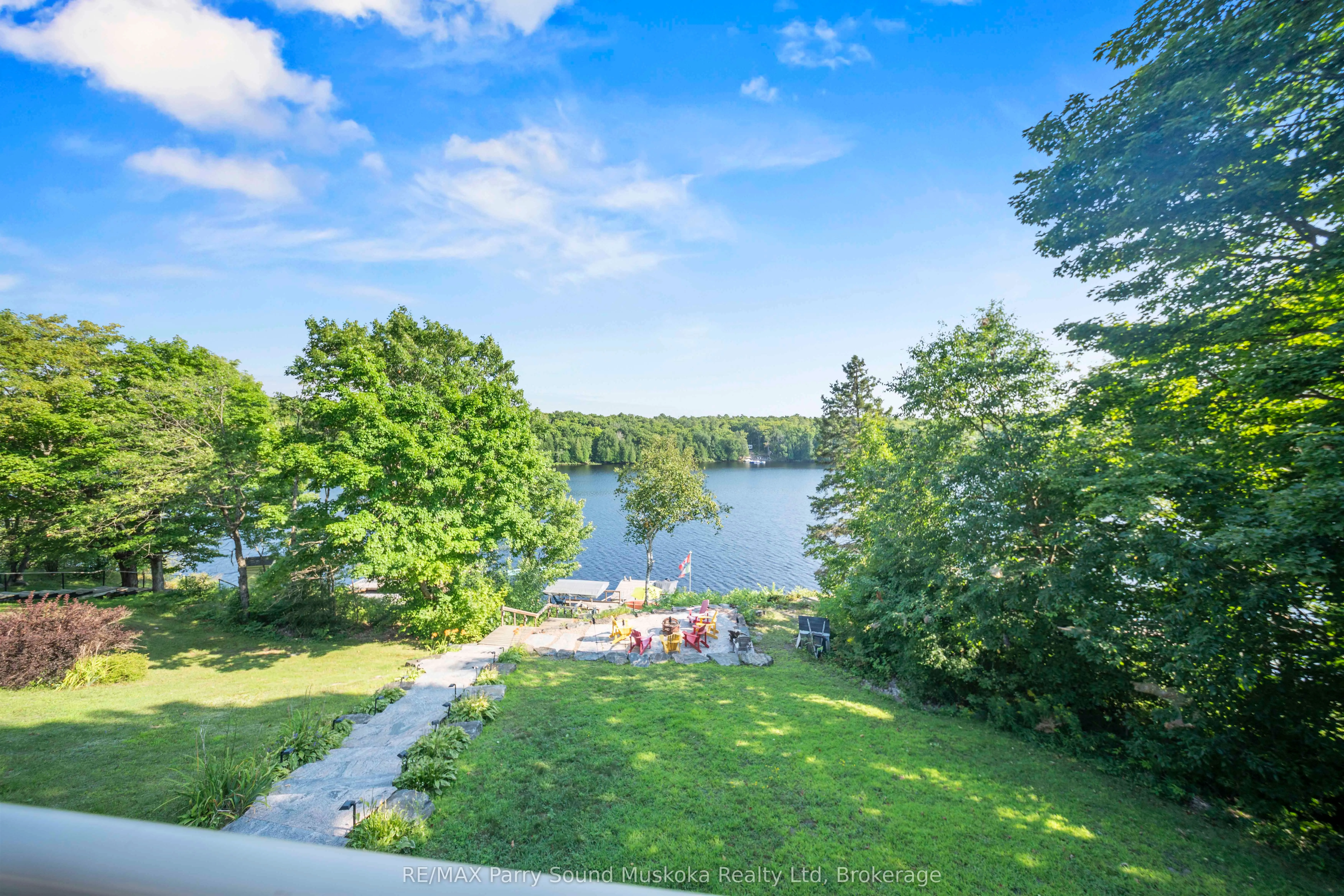 16 Golden Horseshoe Lane