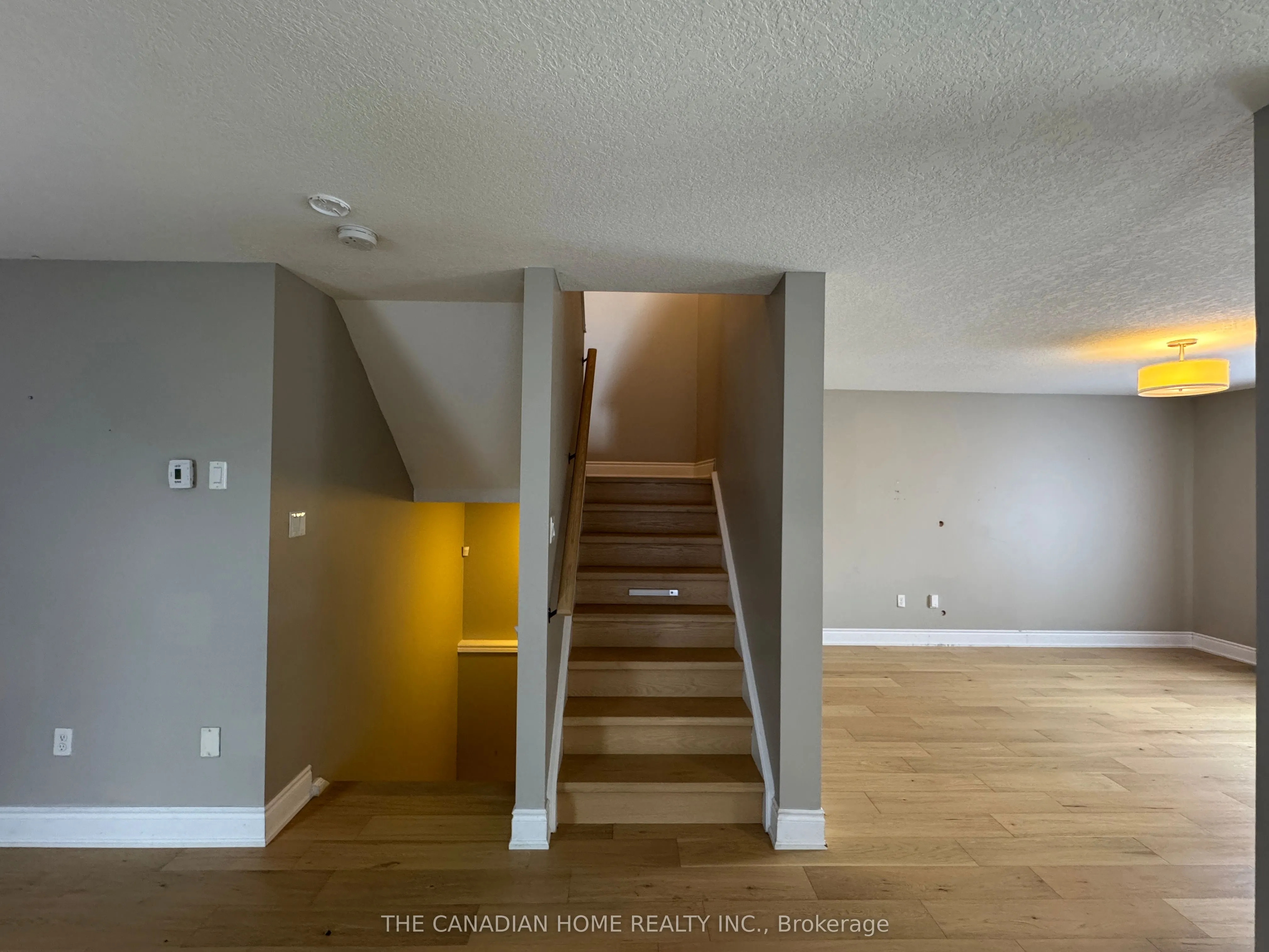 72 Oakes Crescent
