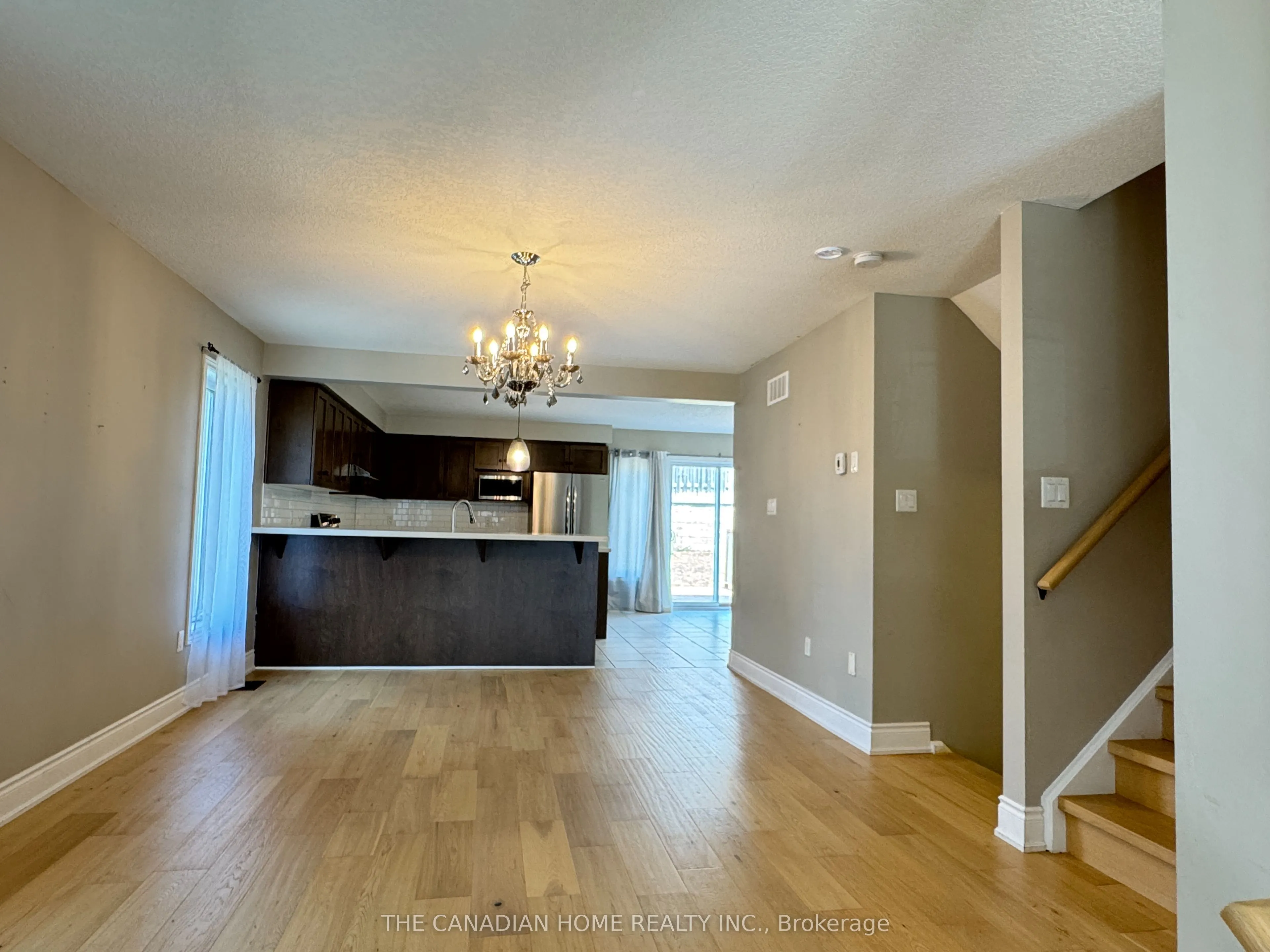 72 Oakes Crescent