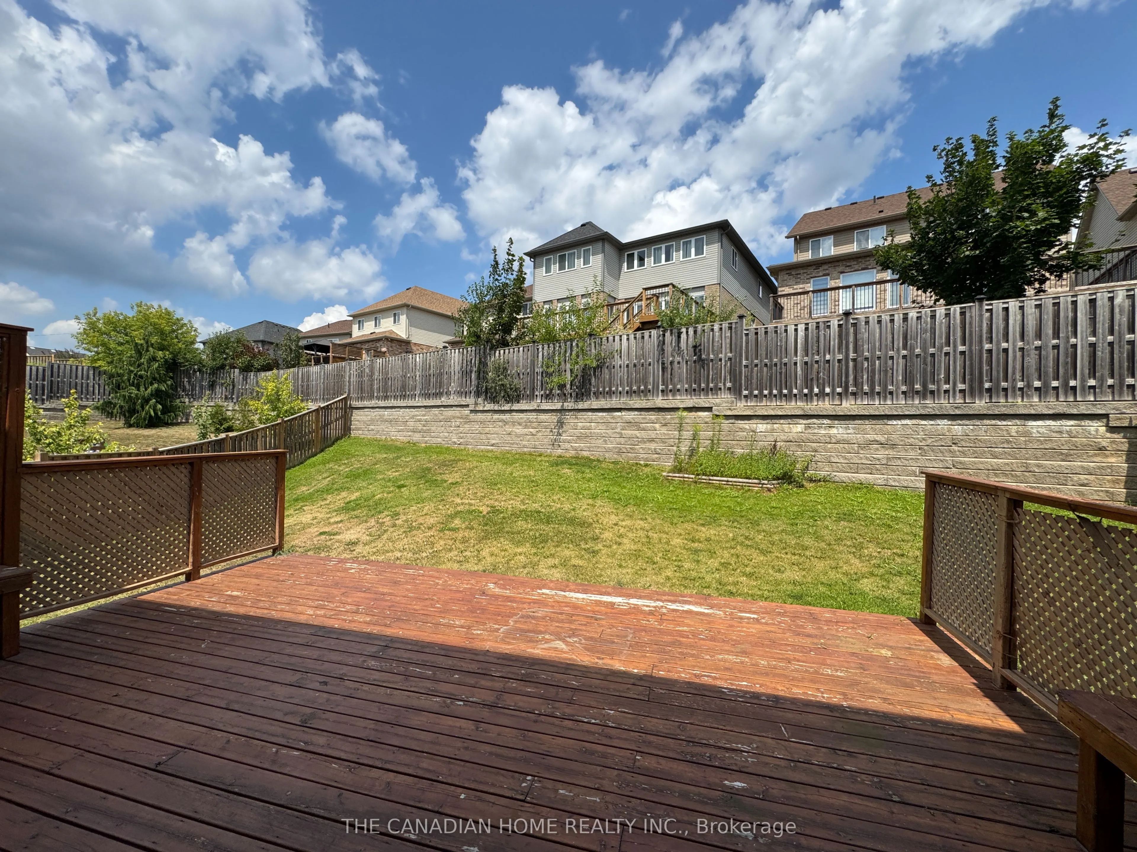 72 Oakes Crescent