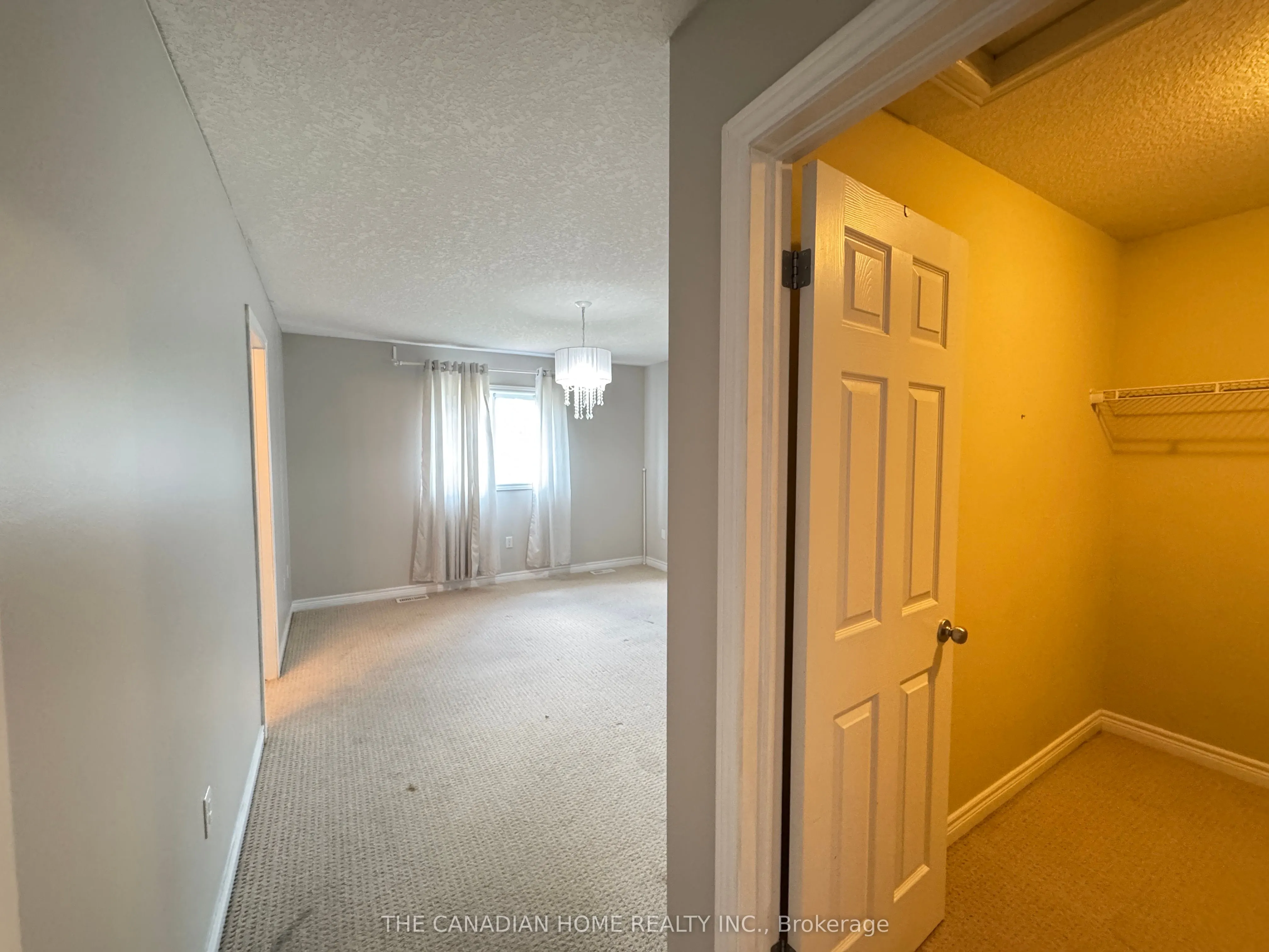 72 Oakes Crescent