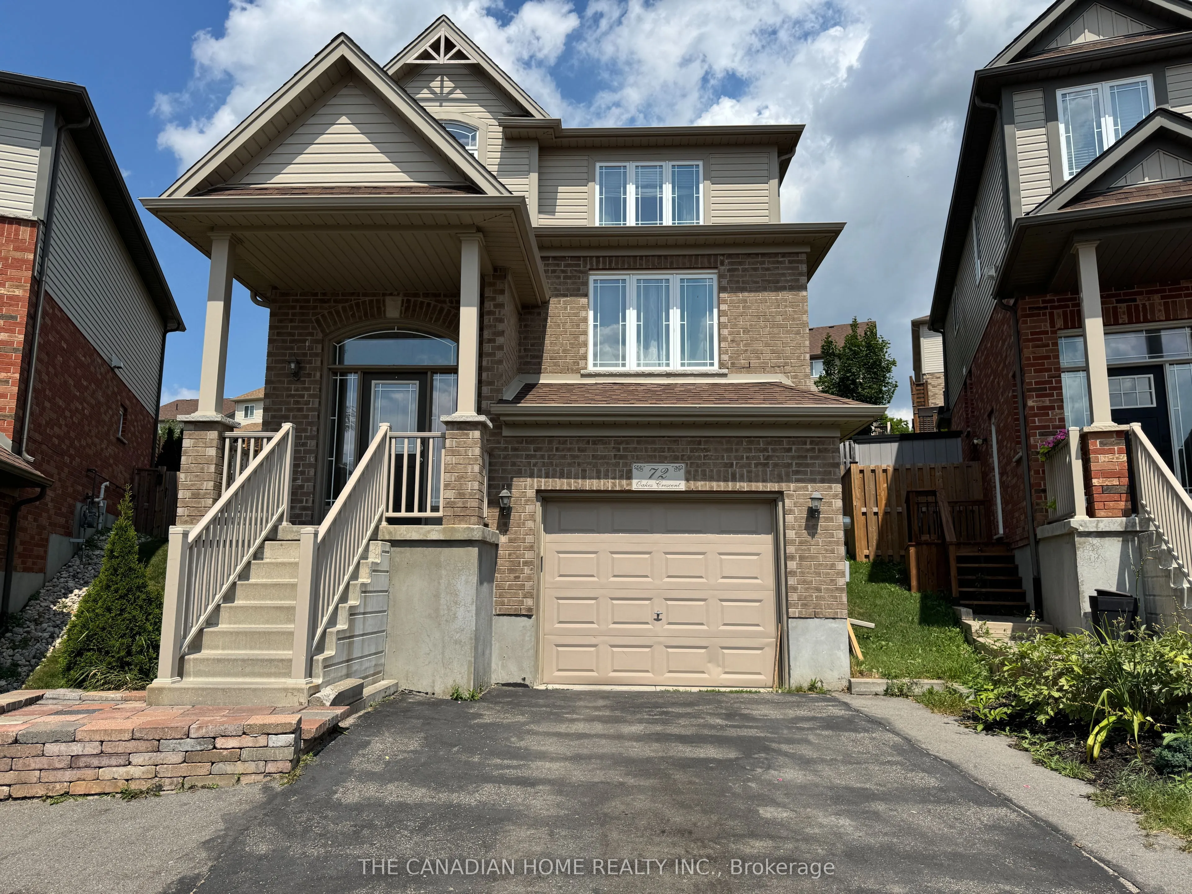 72 Oakes Crescent