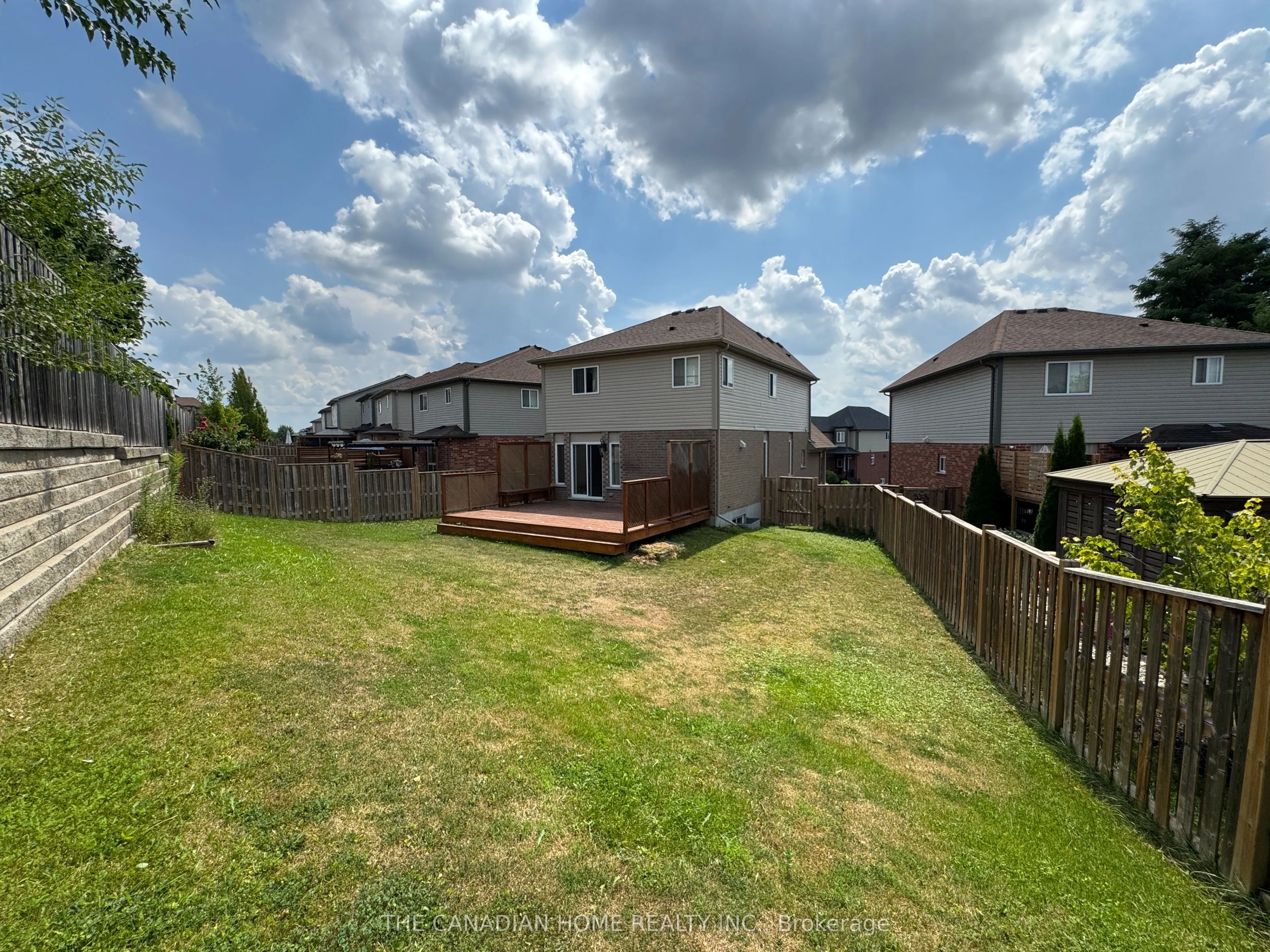 72 Oakes Crescent