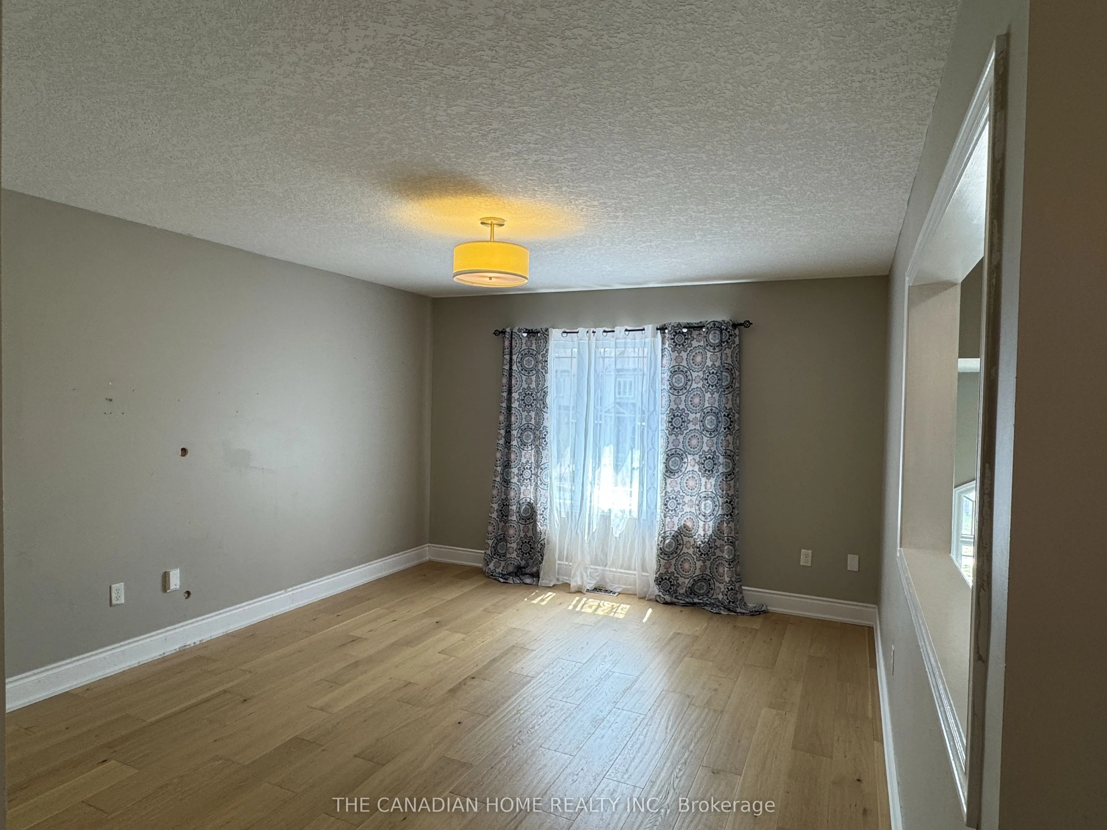 72 Oakes Crescent