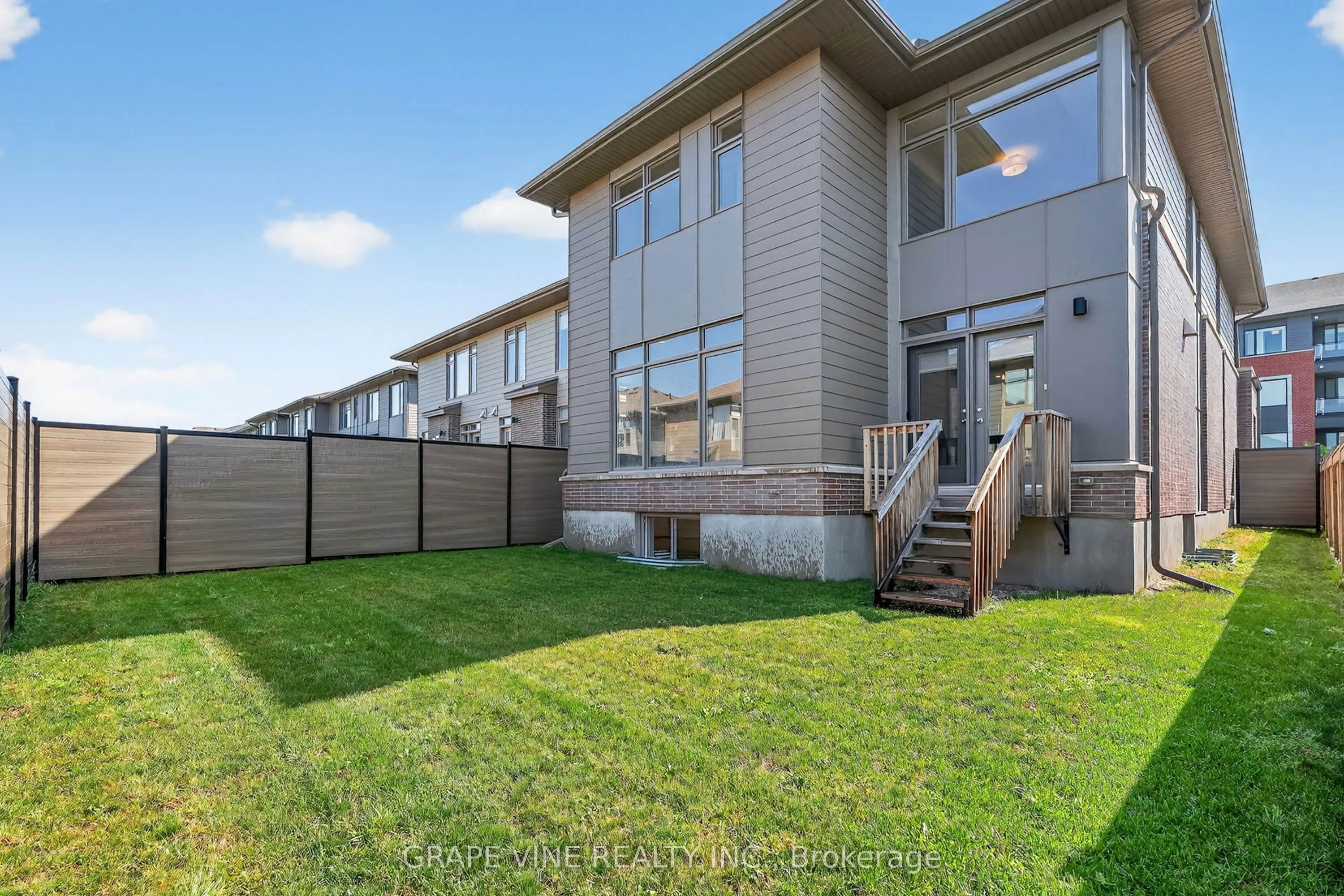 525 Pimiwidon Street