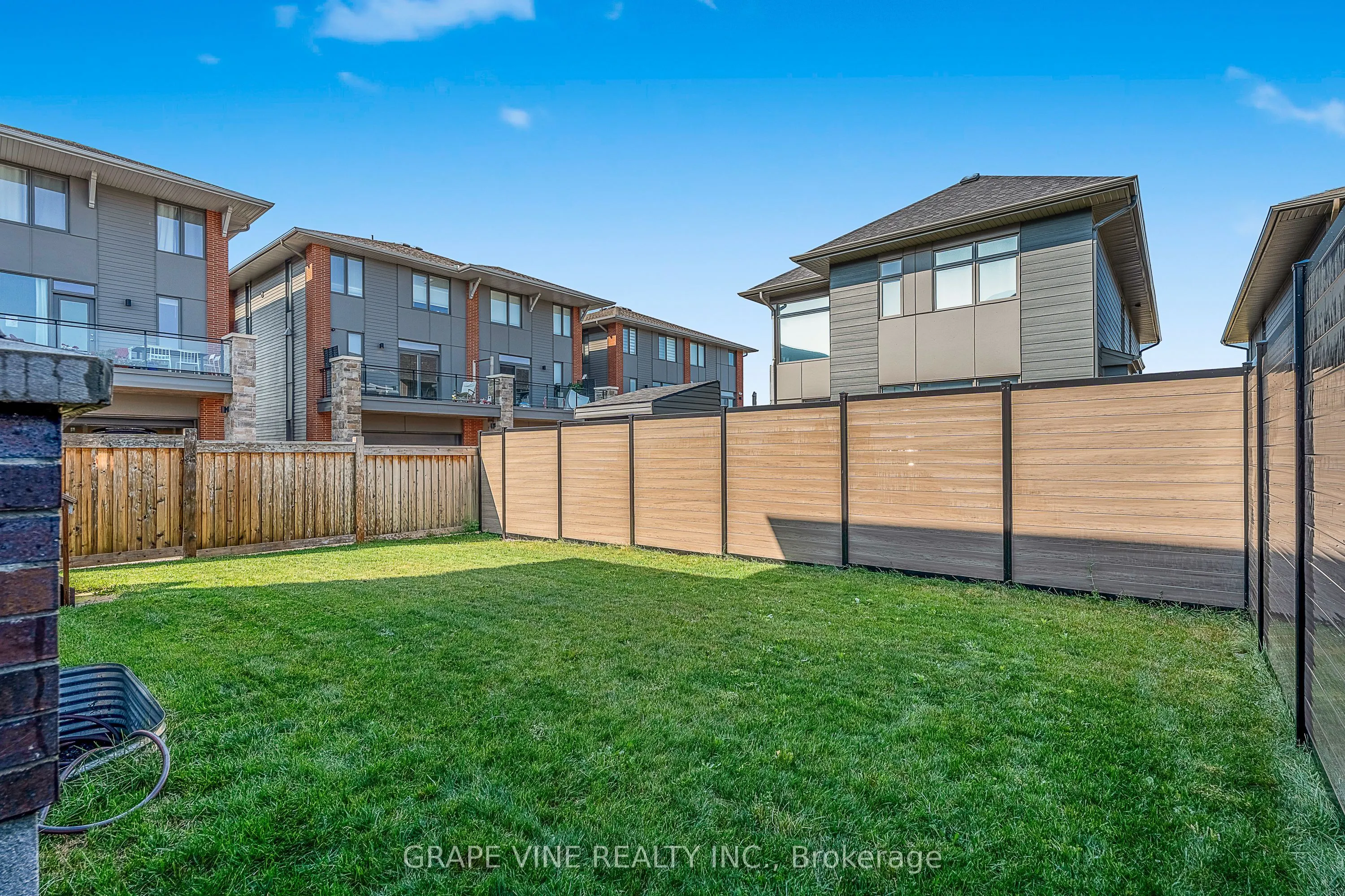 525 Pimiwidon Street