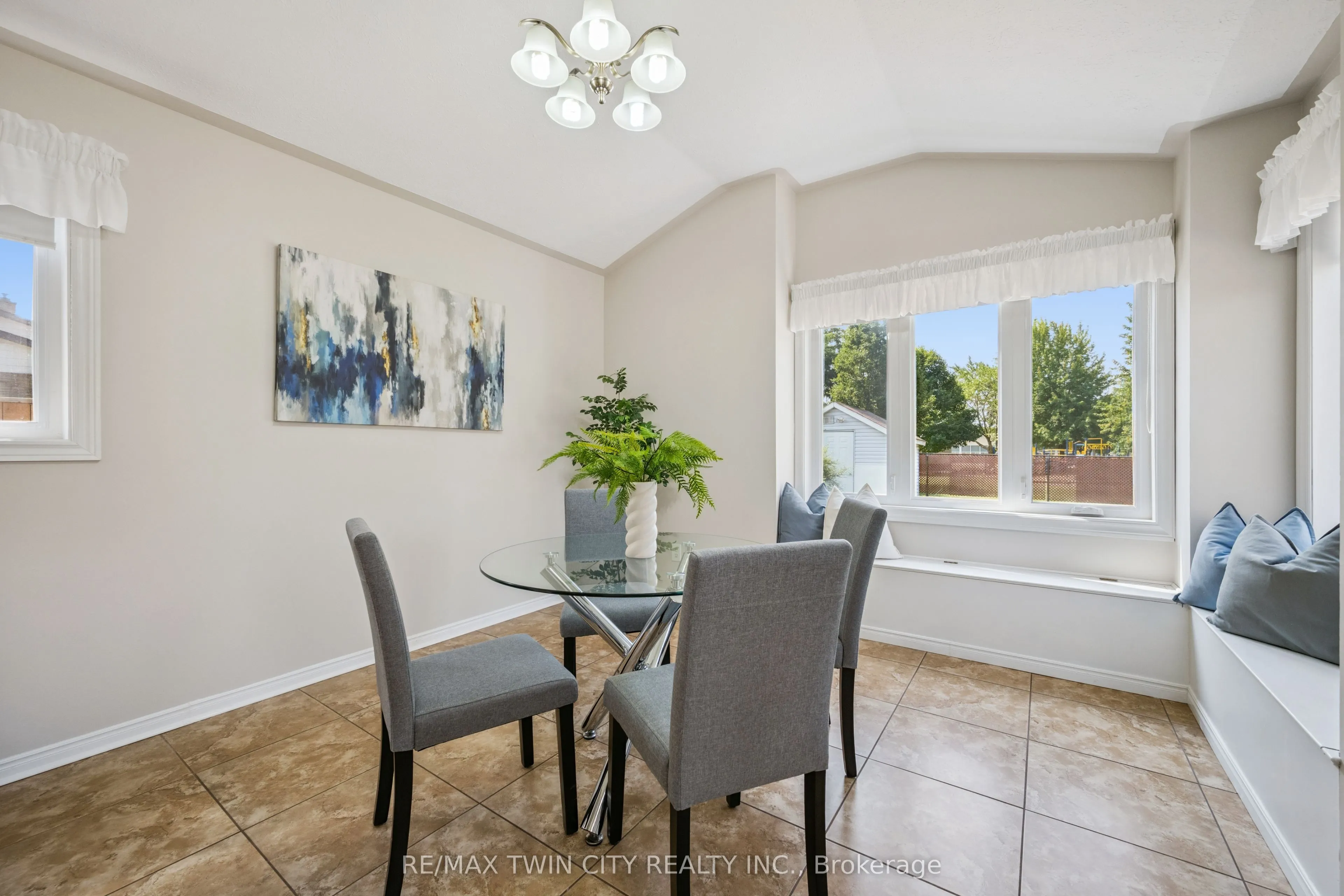 136 St Jerome Crescent