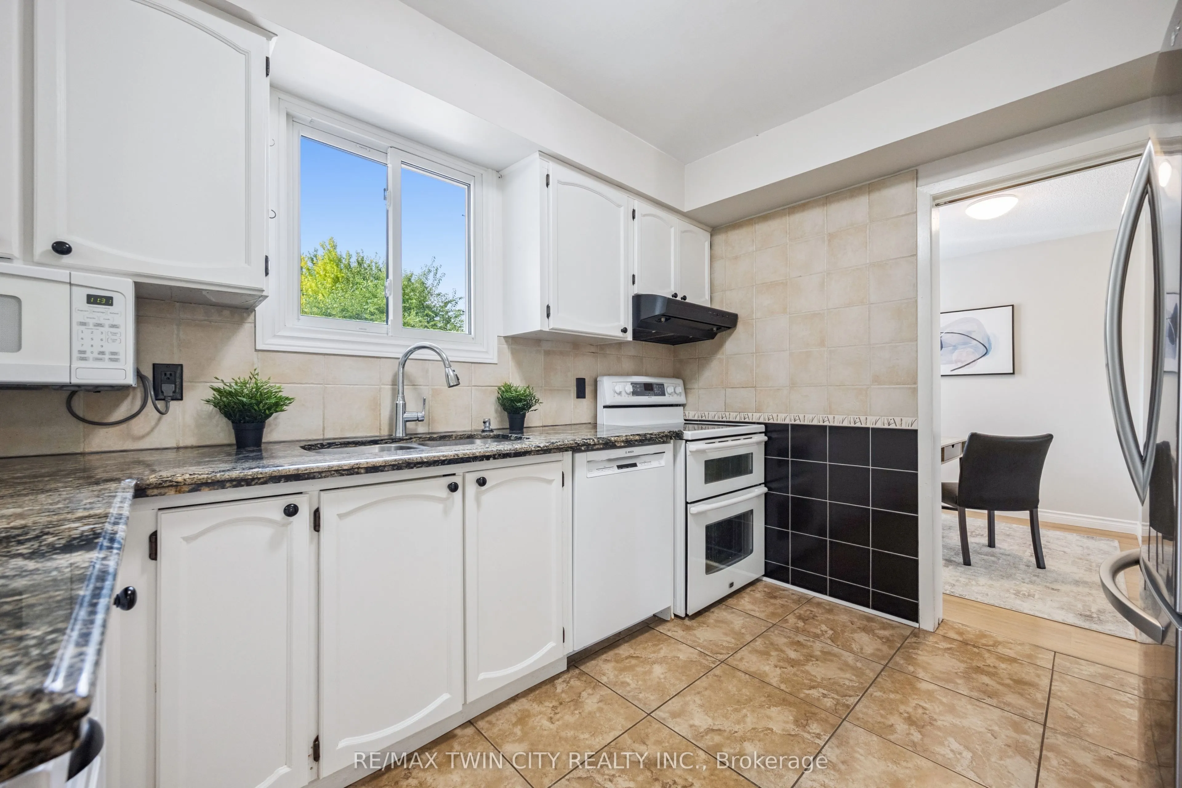136 St Jerome Crescent