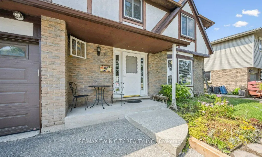 136 St Jerome Crescent