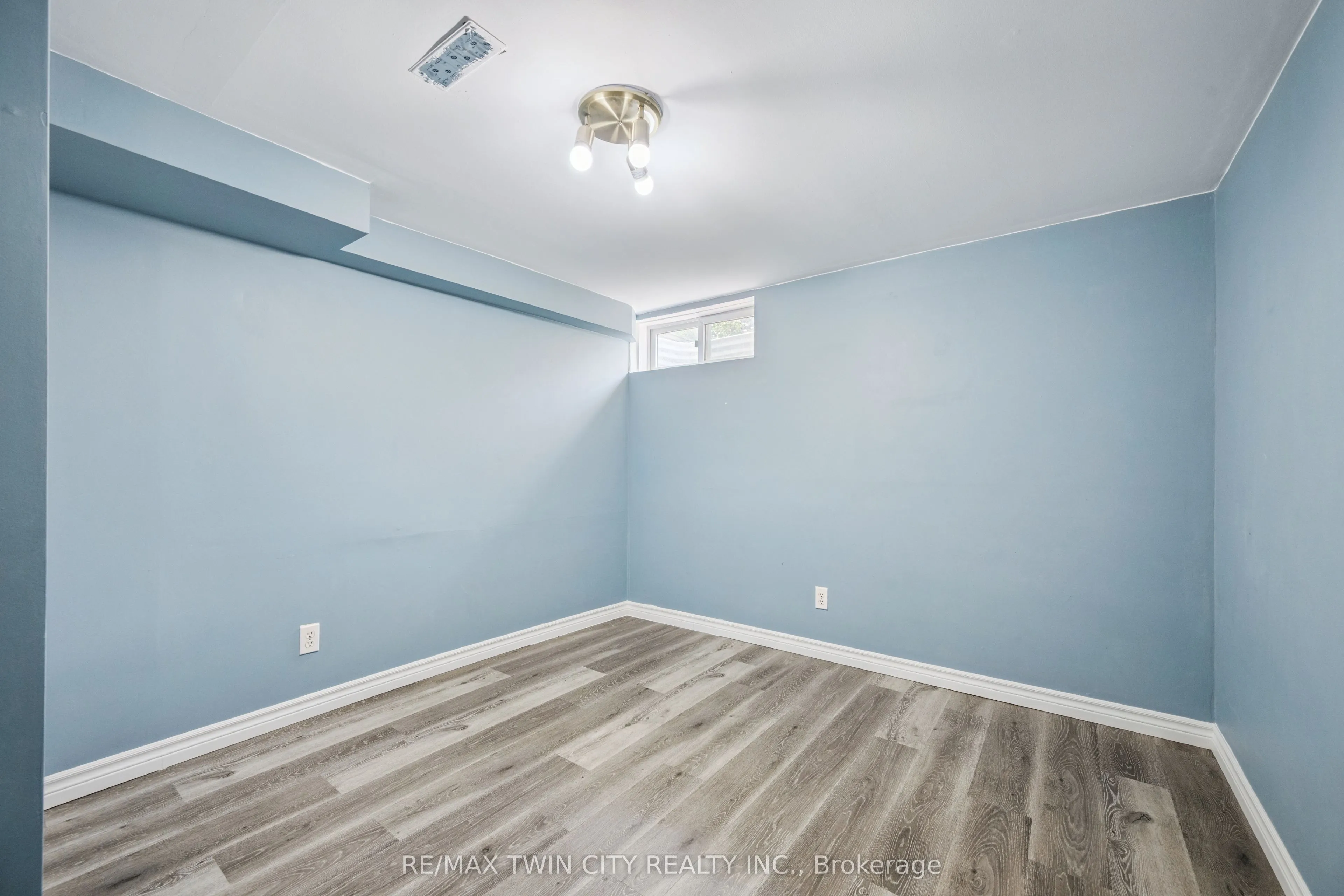 136 St Jerome Crescent