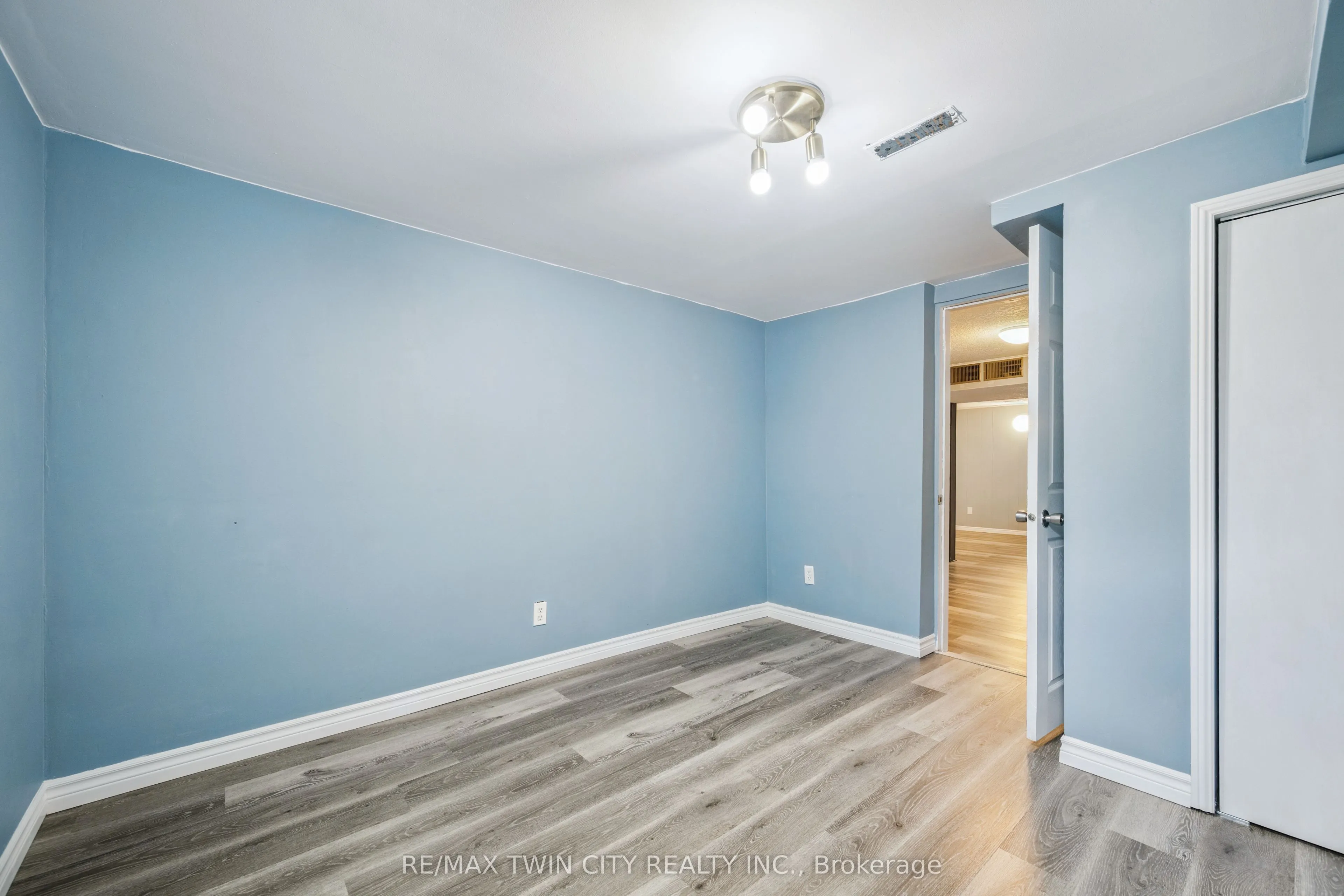 136 St Jerome Crescent