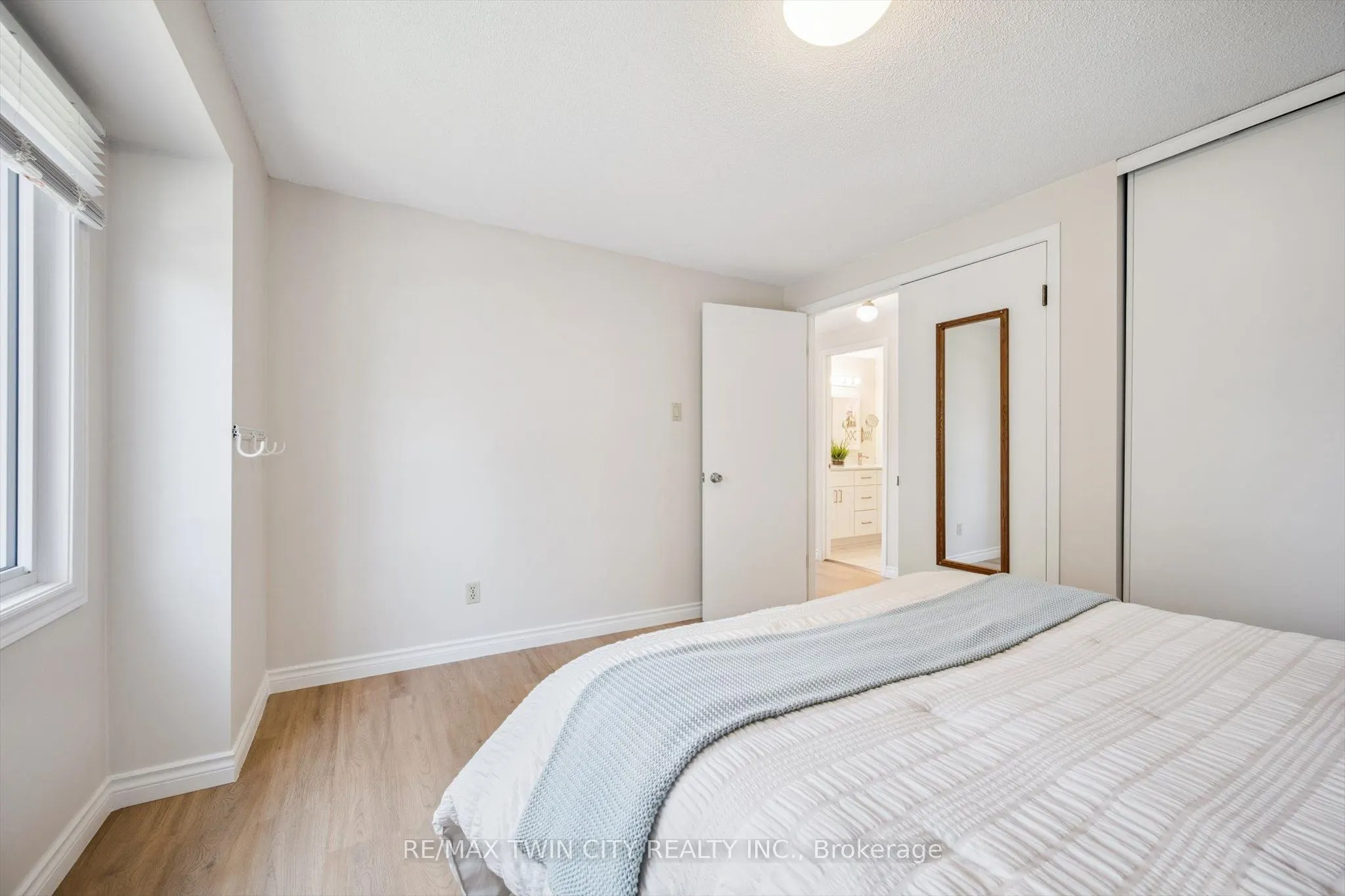 136 St Jerome Crescent
