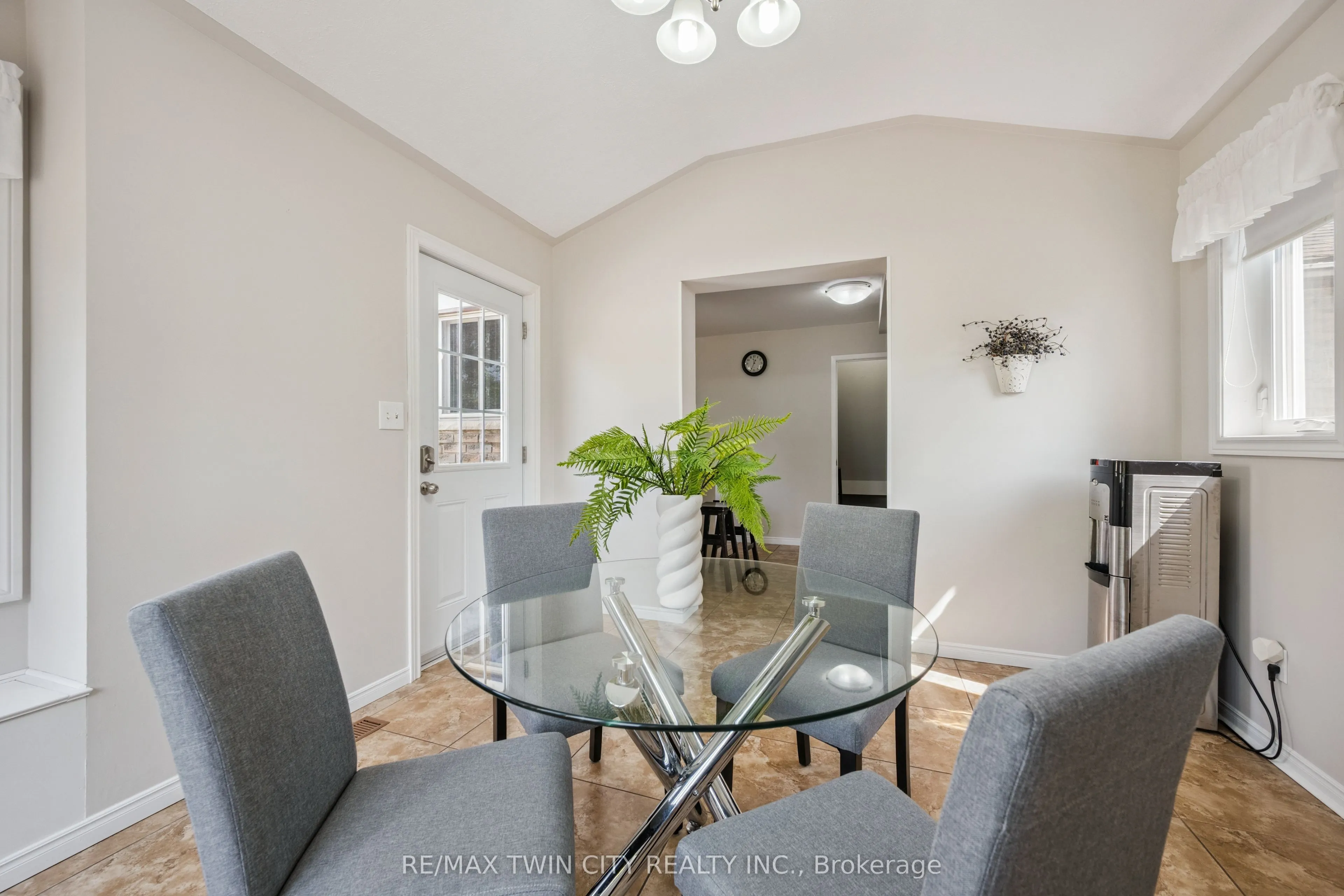 136 St Jerome Crescent