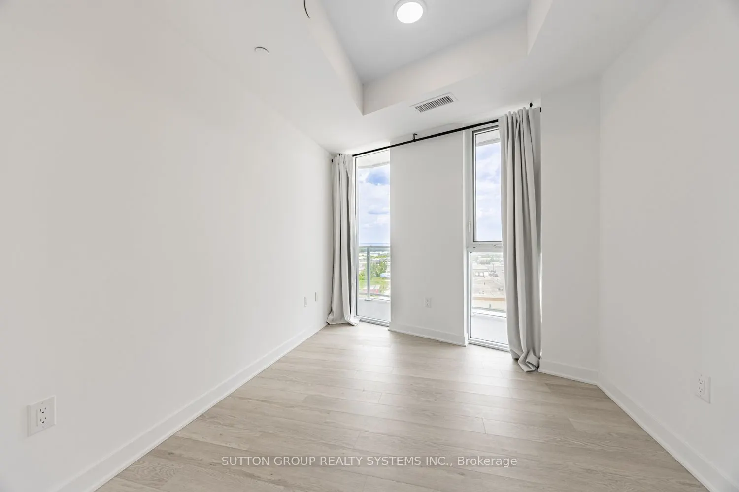 2782 Barton Street E, #916