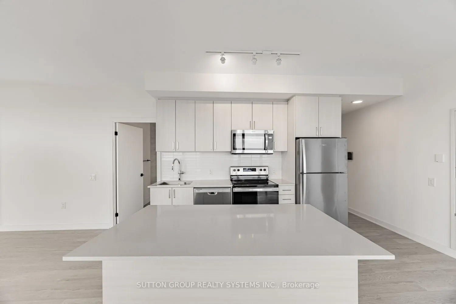 2782 Barton Street E, #916