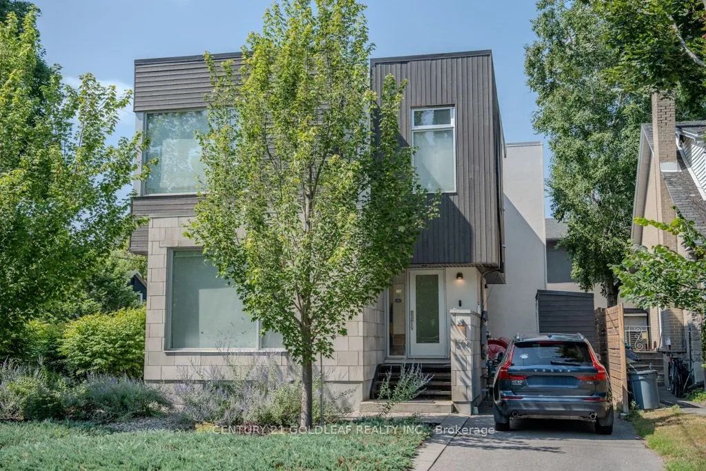 594 Tweedsmuir Avenue
