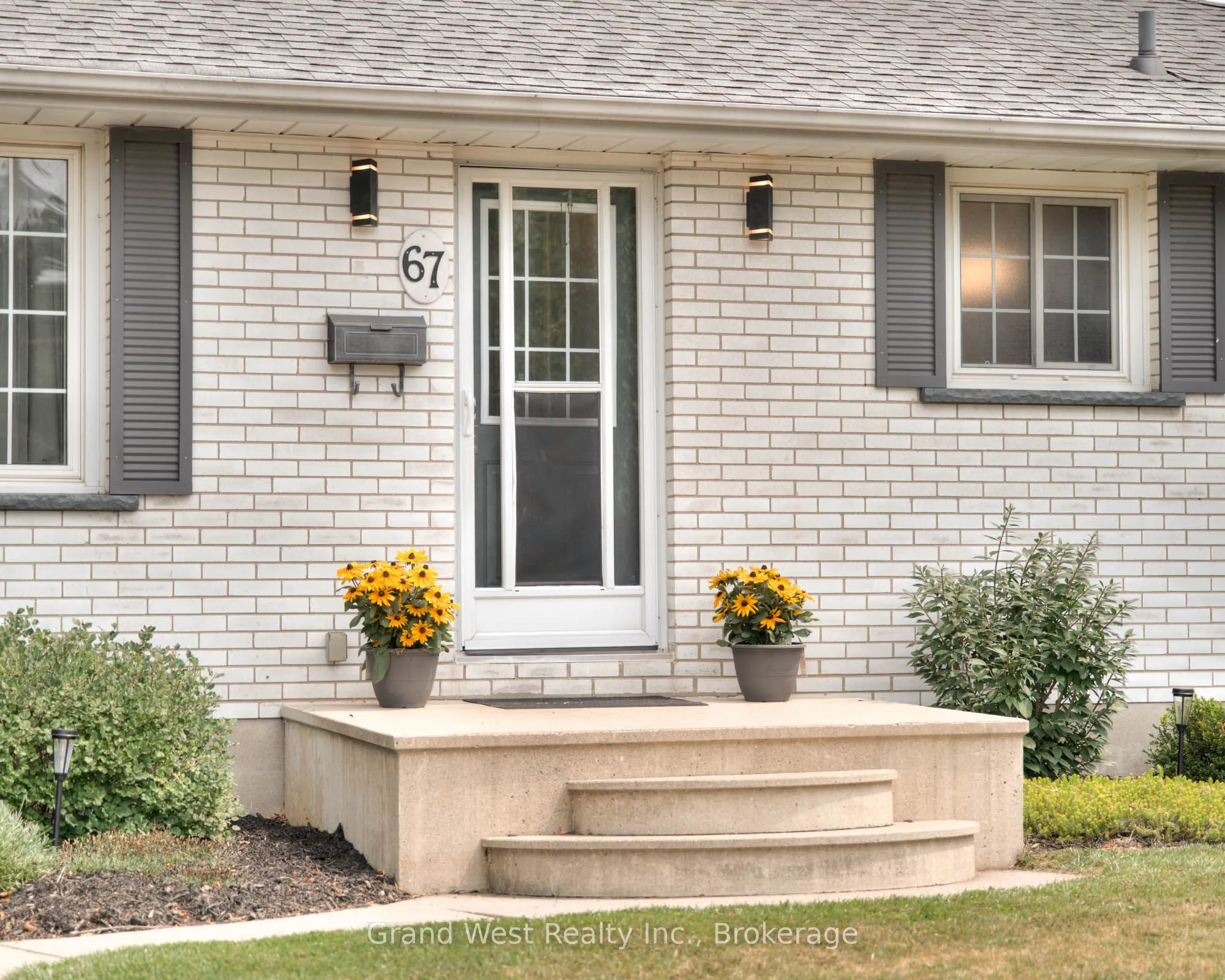 67 Elmwood Crescent
