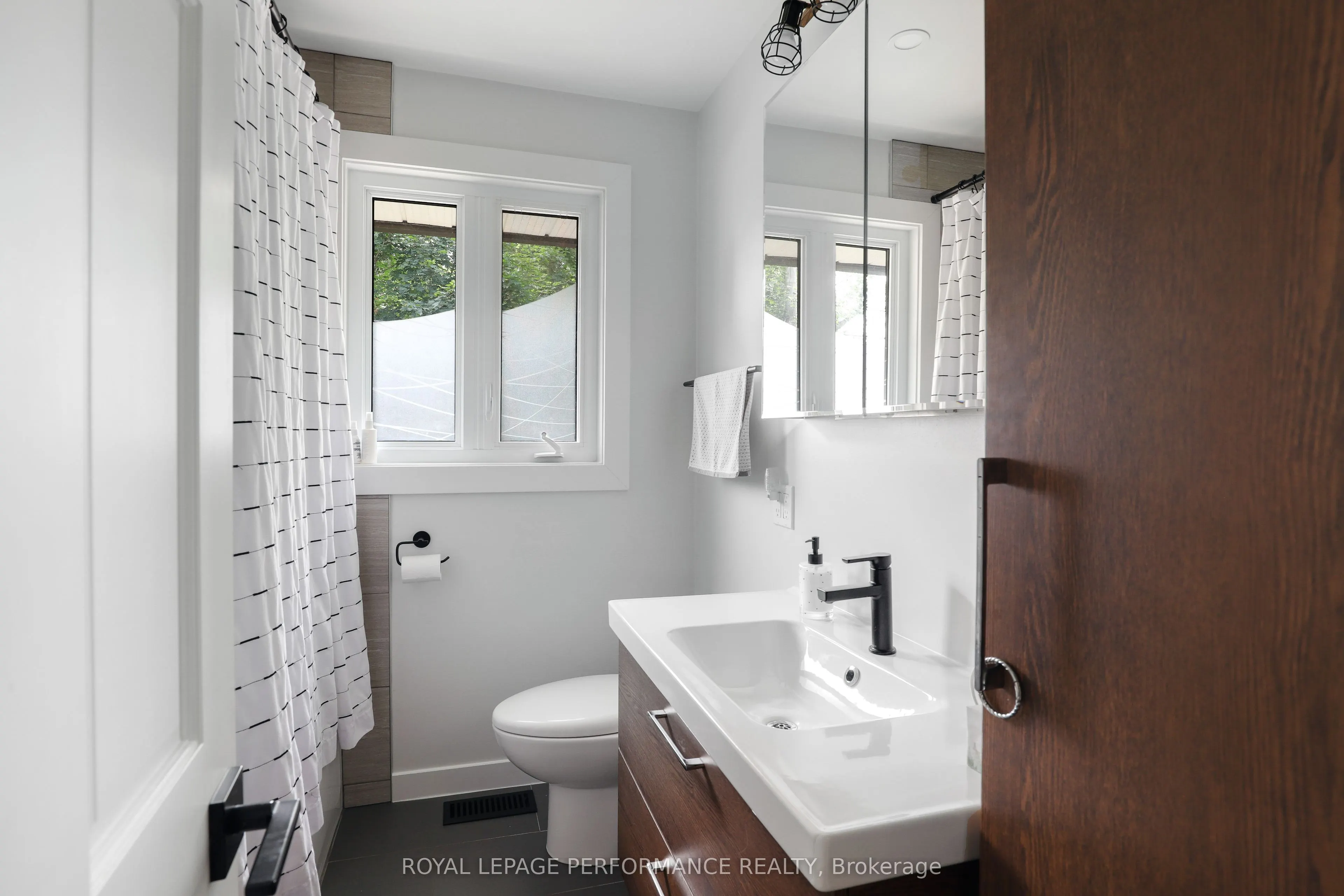 926 Charleswood Avenue, #main floor
