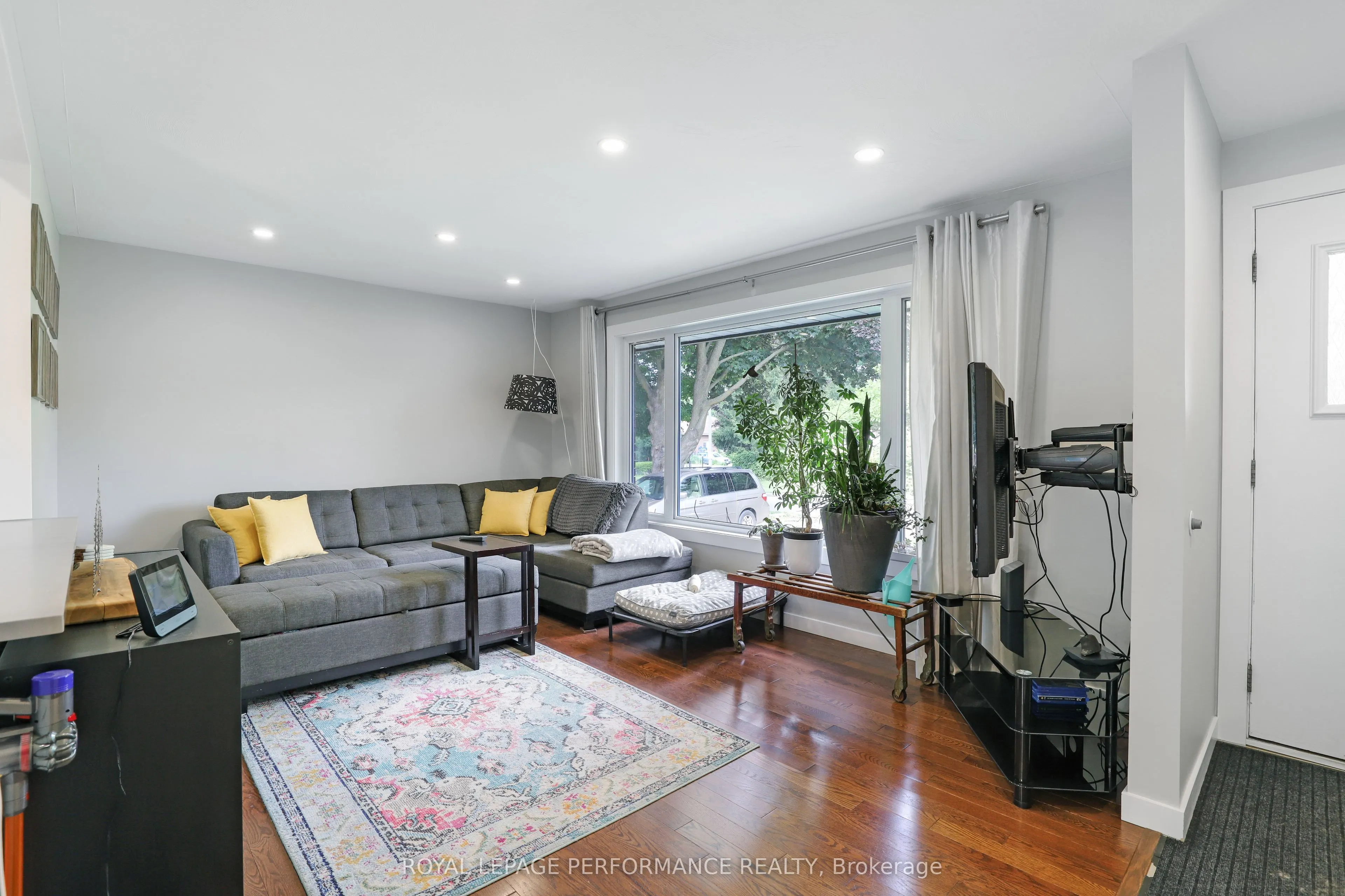 926 Charleswood Avenue, #main floor