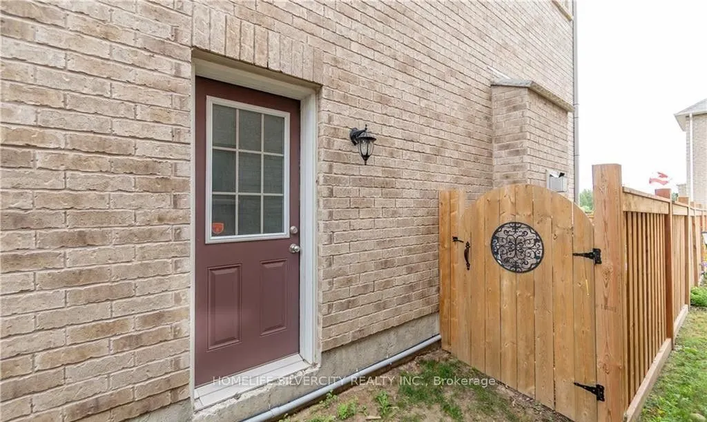 1029 Upper Thames Drive
