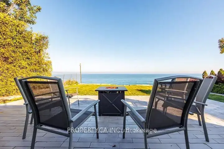 55 Lakeview Drive
