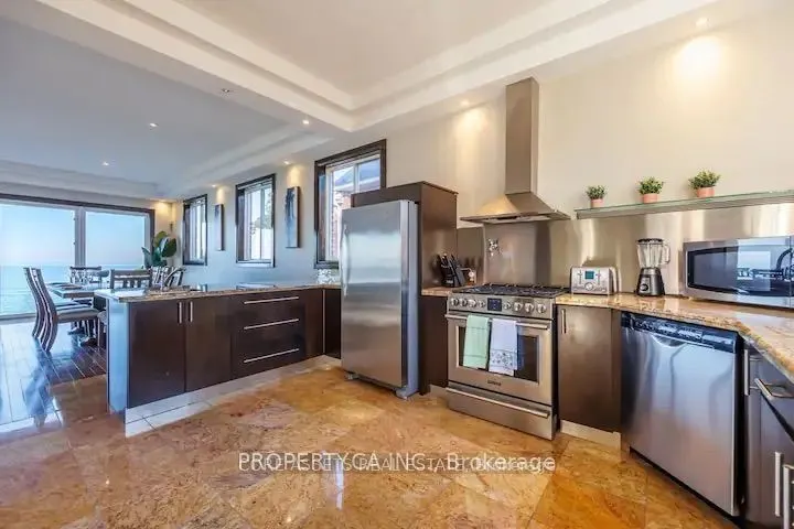 55 Lakeview Drive