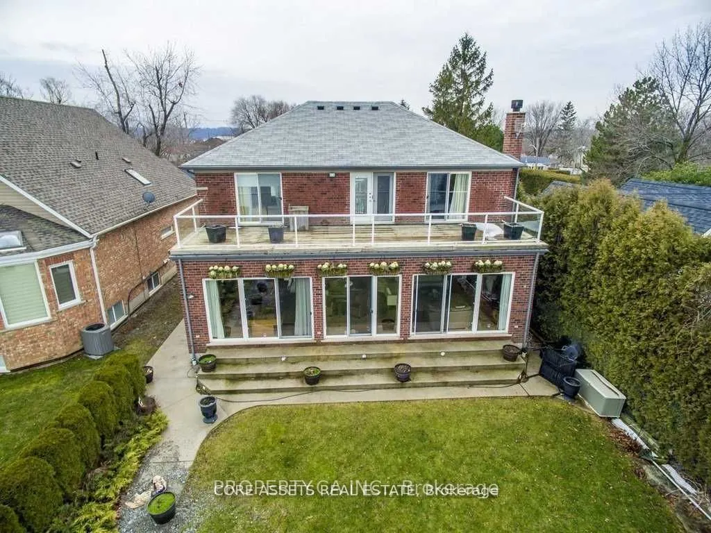 55 Lakeview Drive
