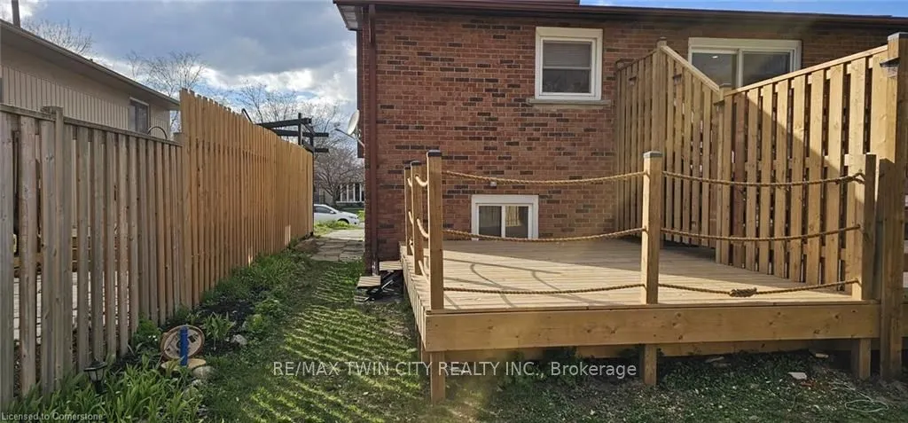 8 Roseneath Crescent S, #B