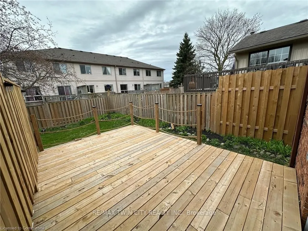 8 Roseneath Crescent S, #B