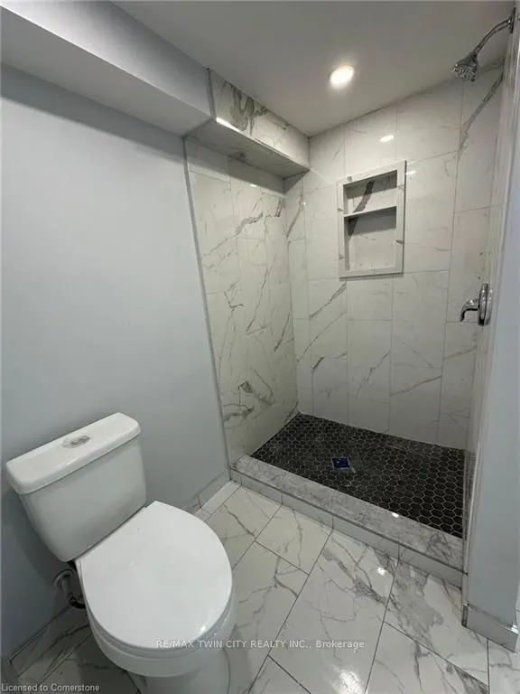 8 Roseneath Crescent S, #B