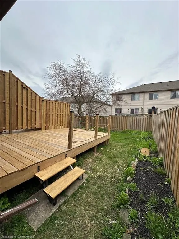 8 Roseneath Crescent S, #B