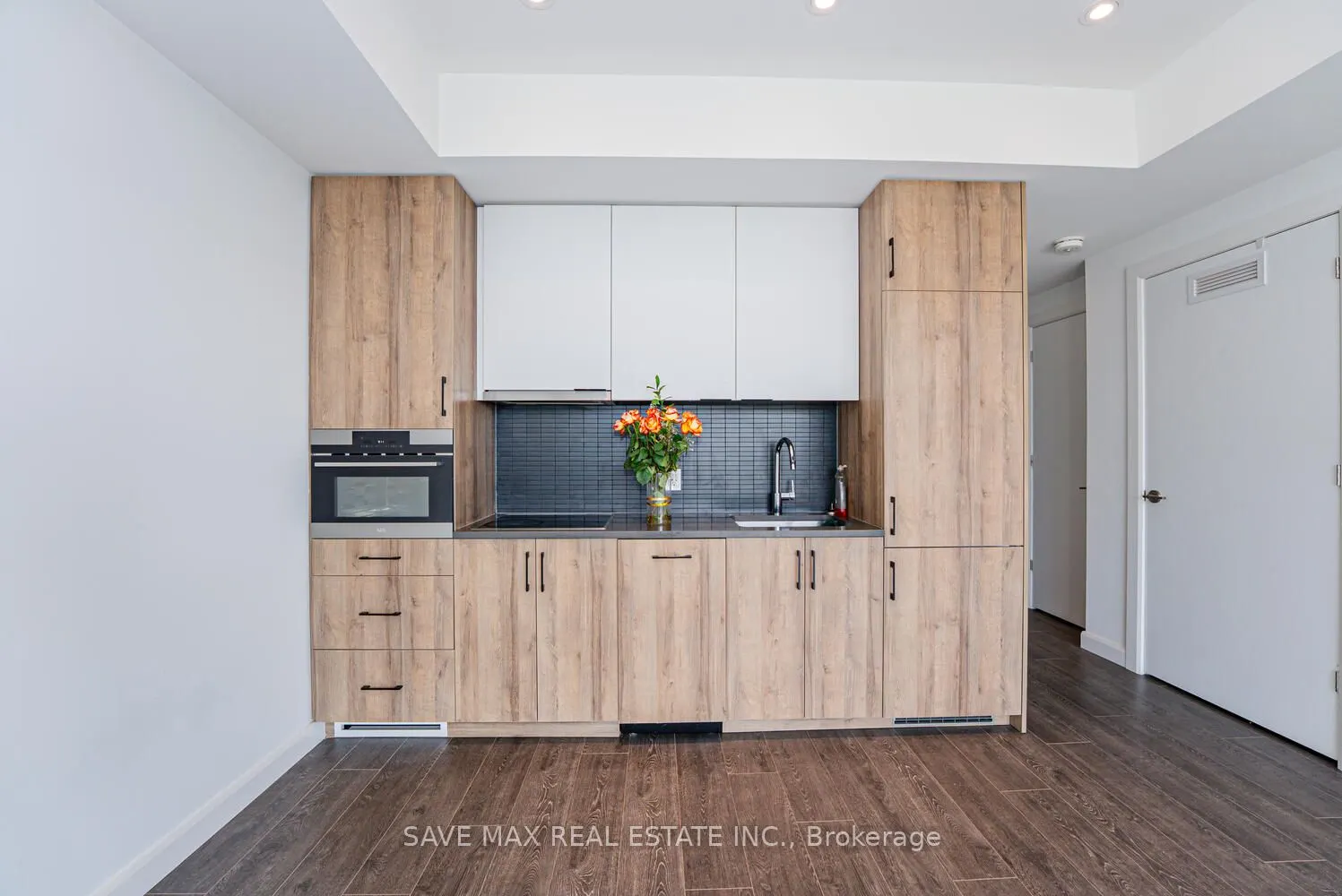 741 King Street W, #411