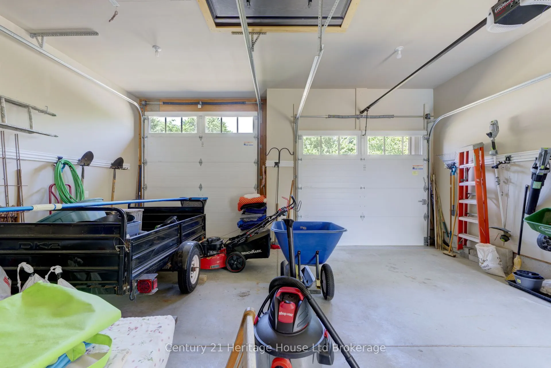 563 Lakeview Drive