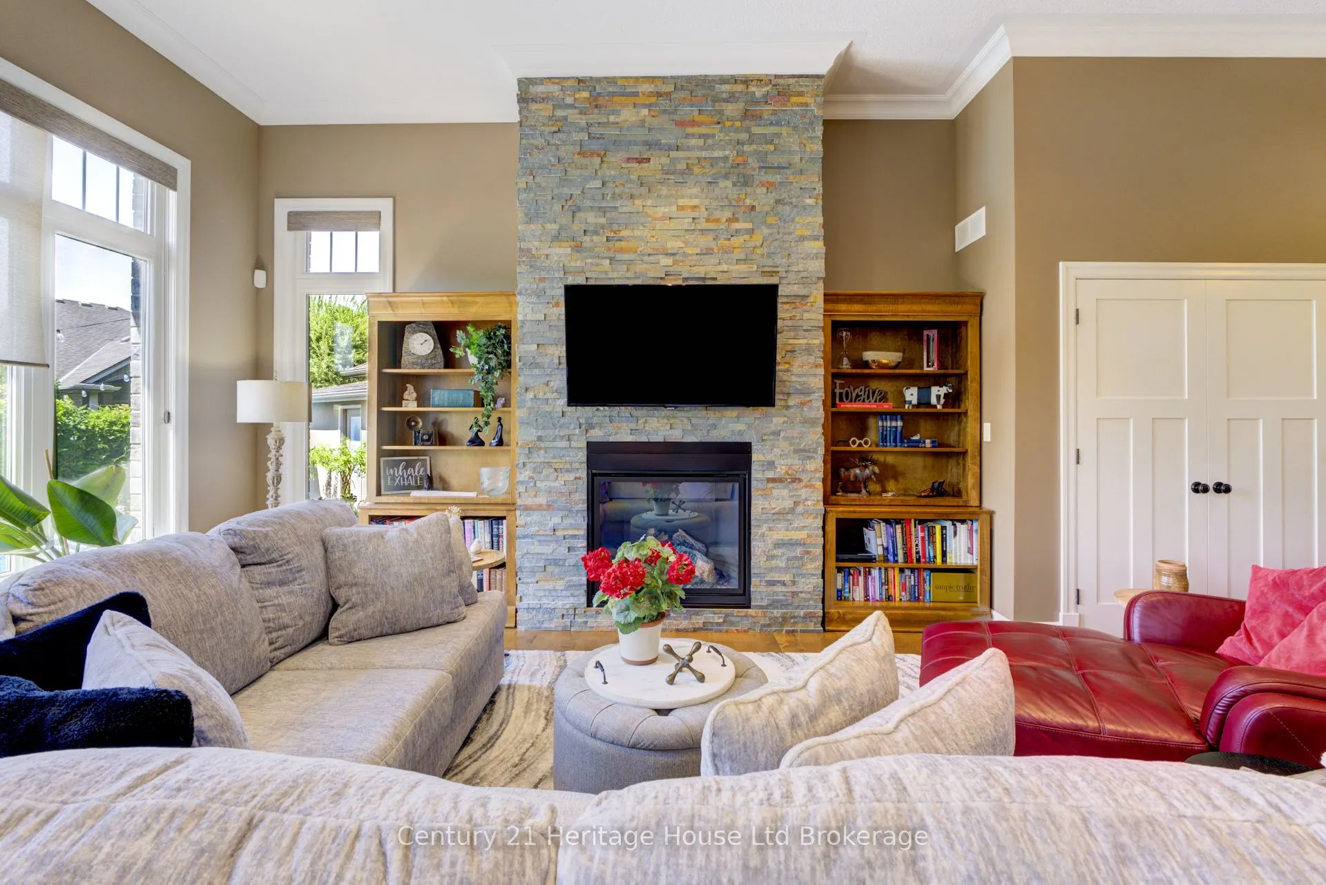 563 Lakeview Drive