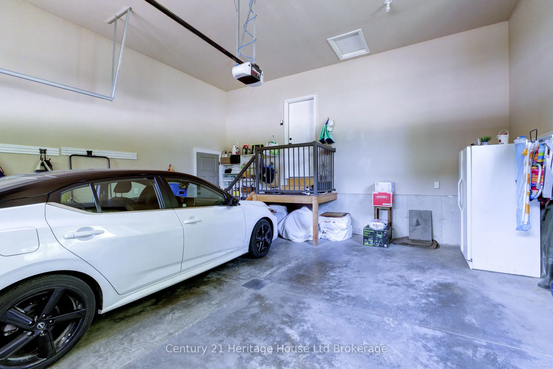563 Lakeview Drive