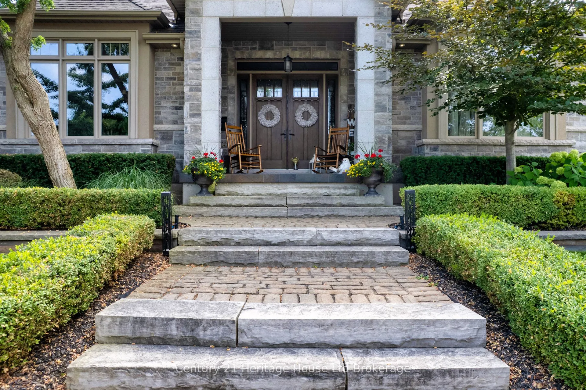 563 Lakeview Drive