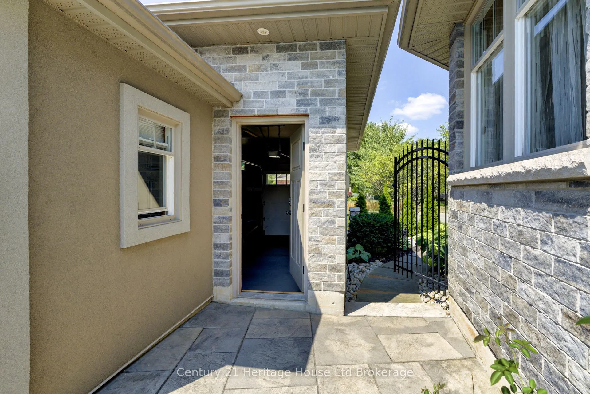 563 Lakeview Drive