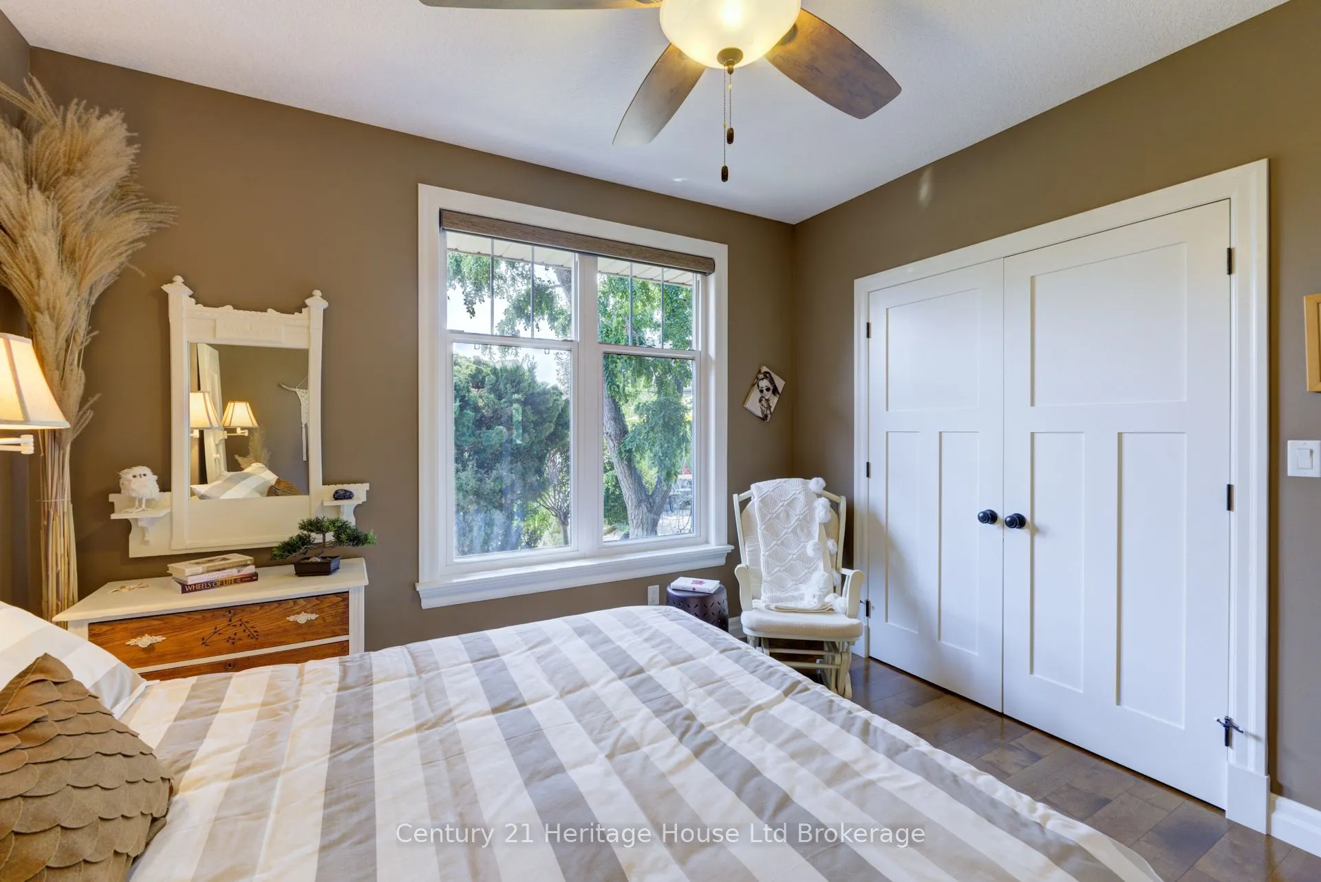 563 Lakeview Drive