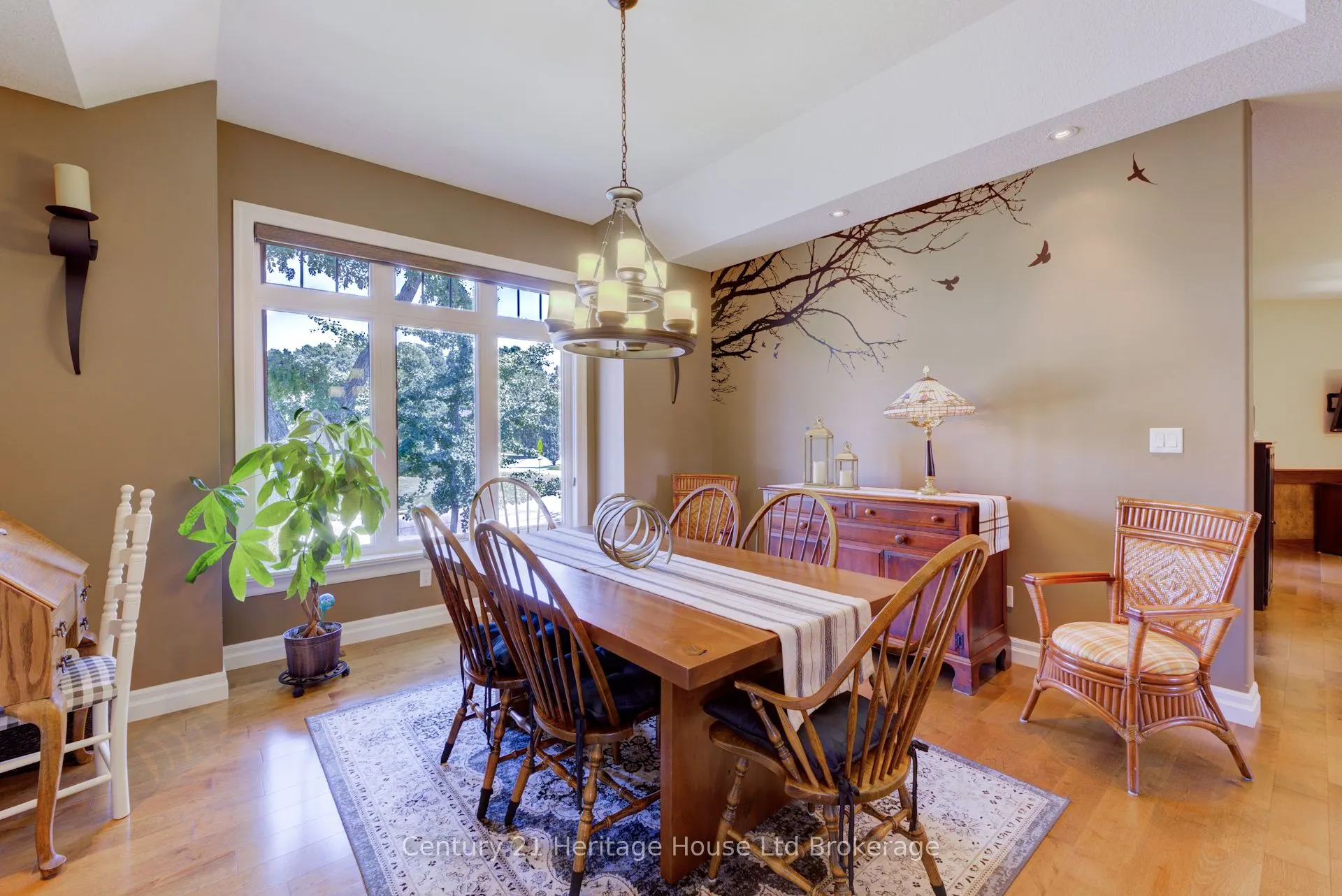 563 Lakeview Drive