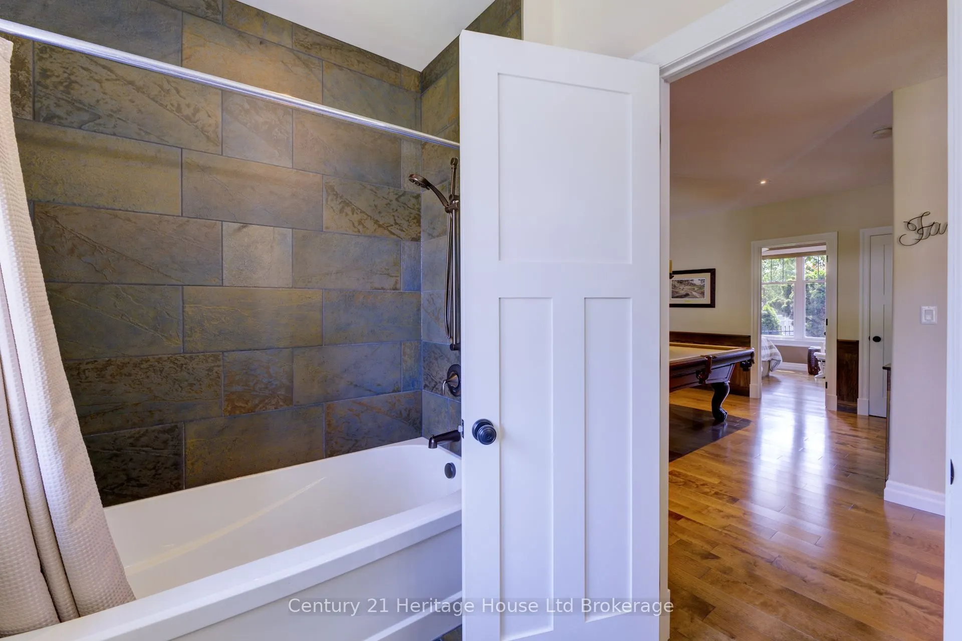 563 Lakeview Drive