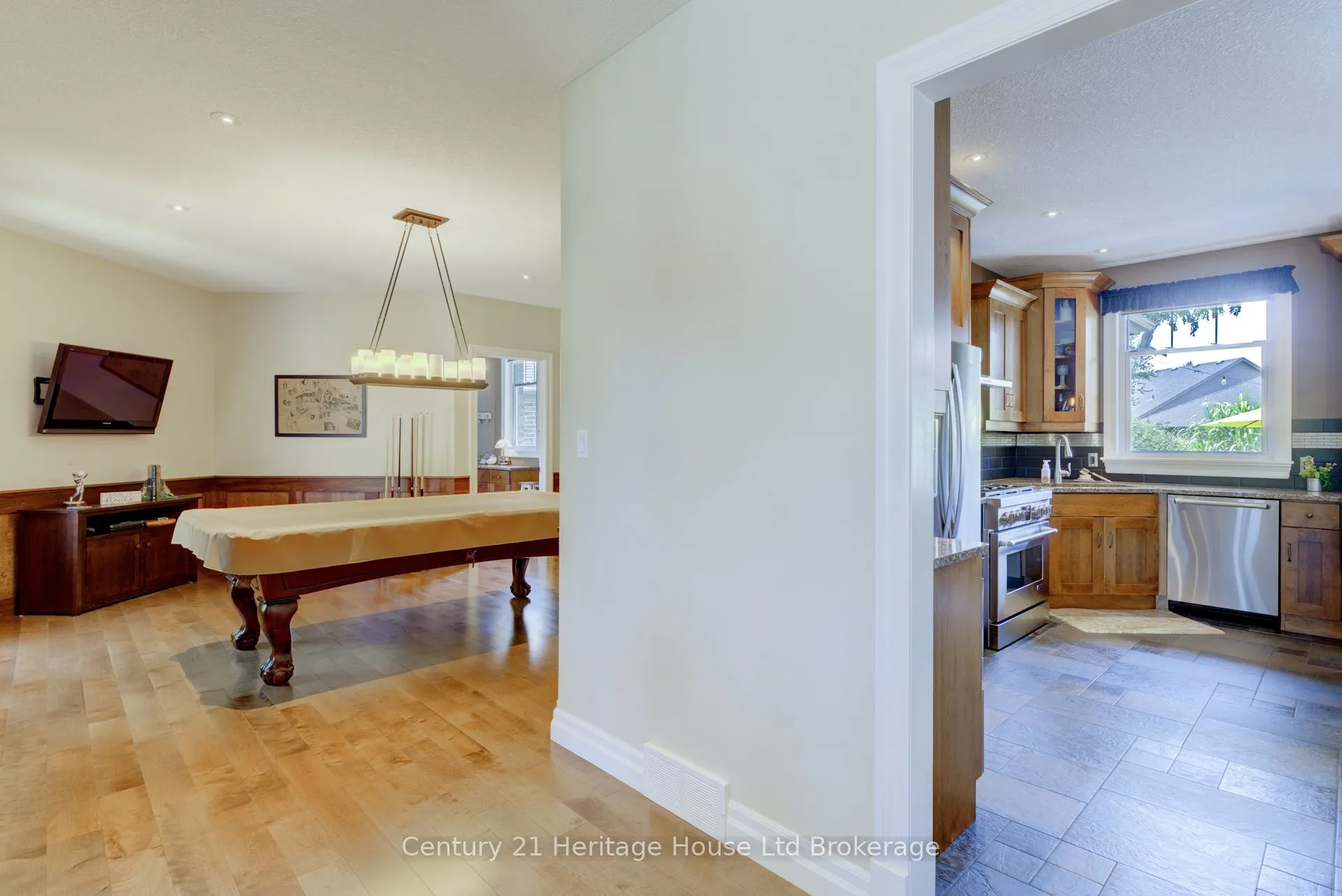 563 Lakeview Drive