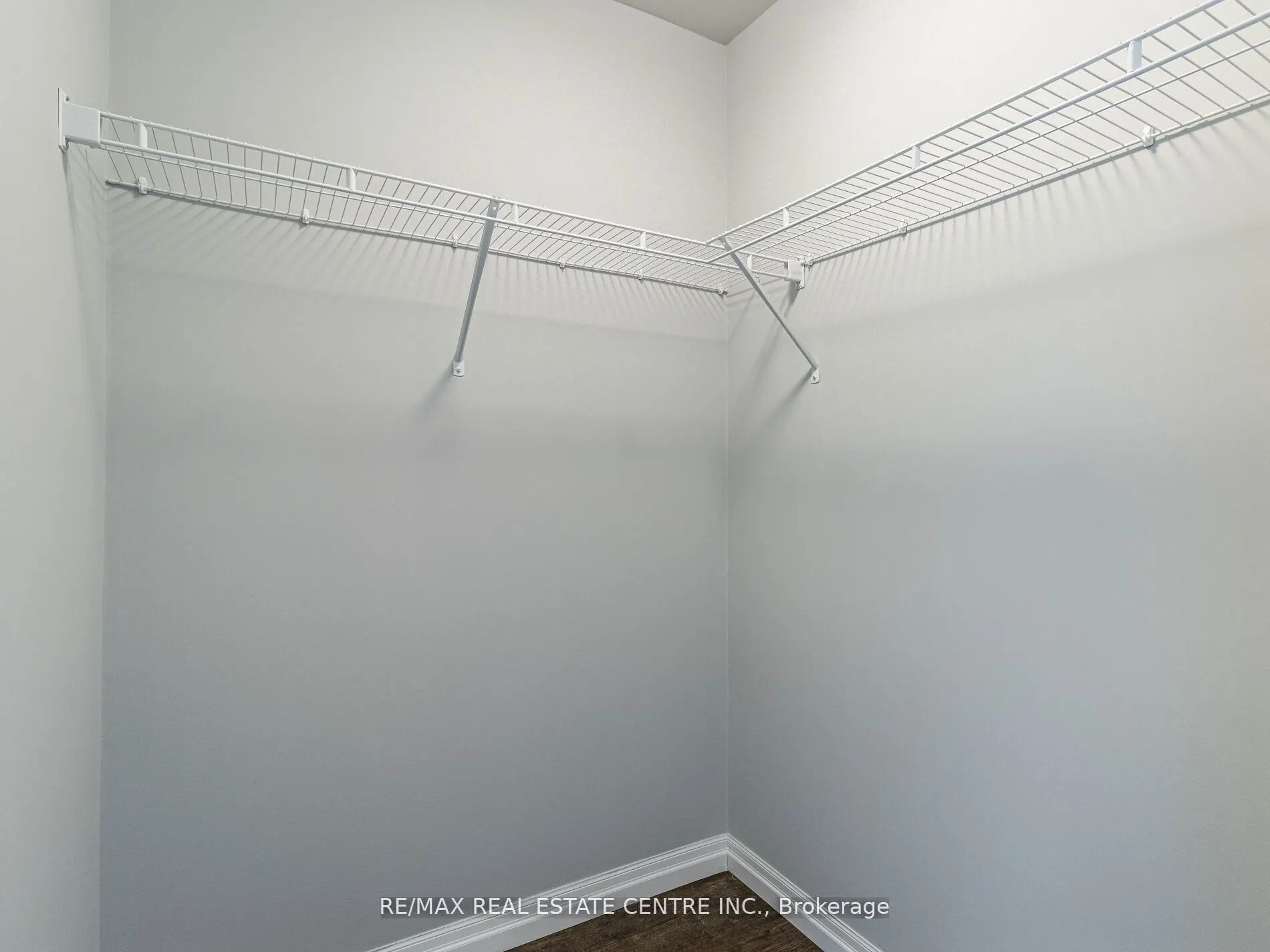 35 Kingsbury Square N, #222