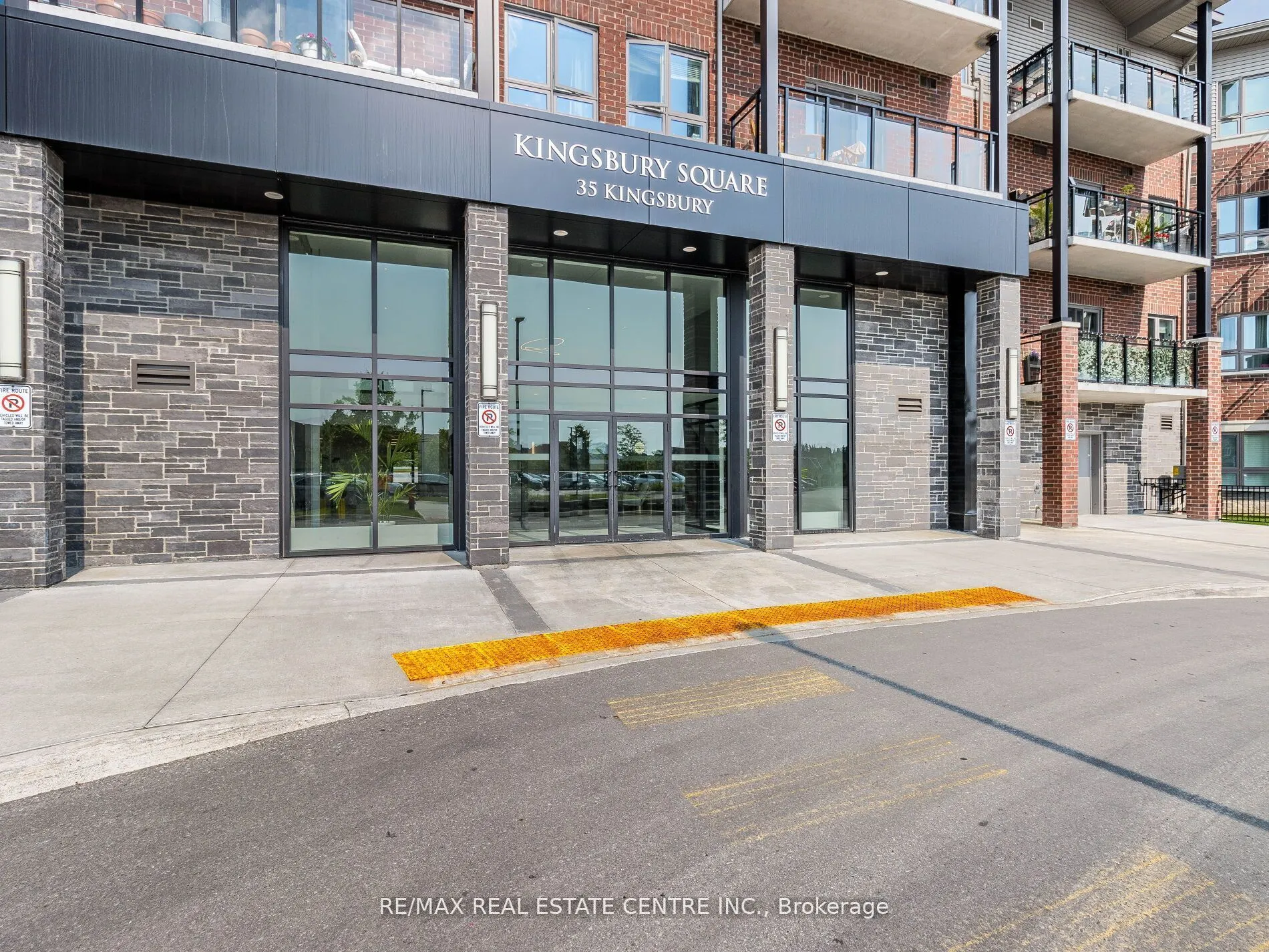 35 Kingsbury Square N, #222